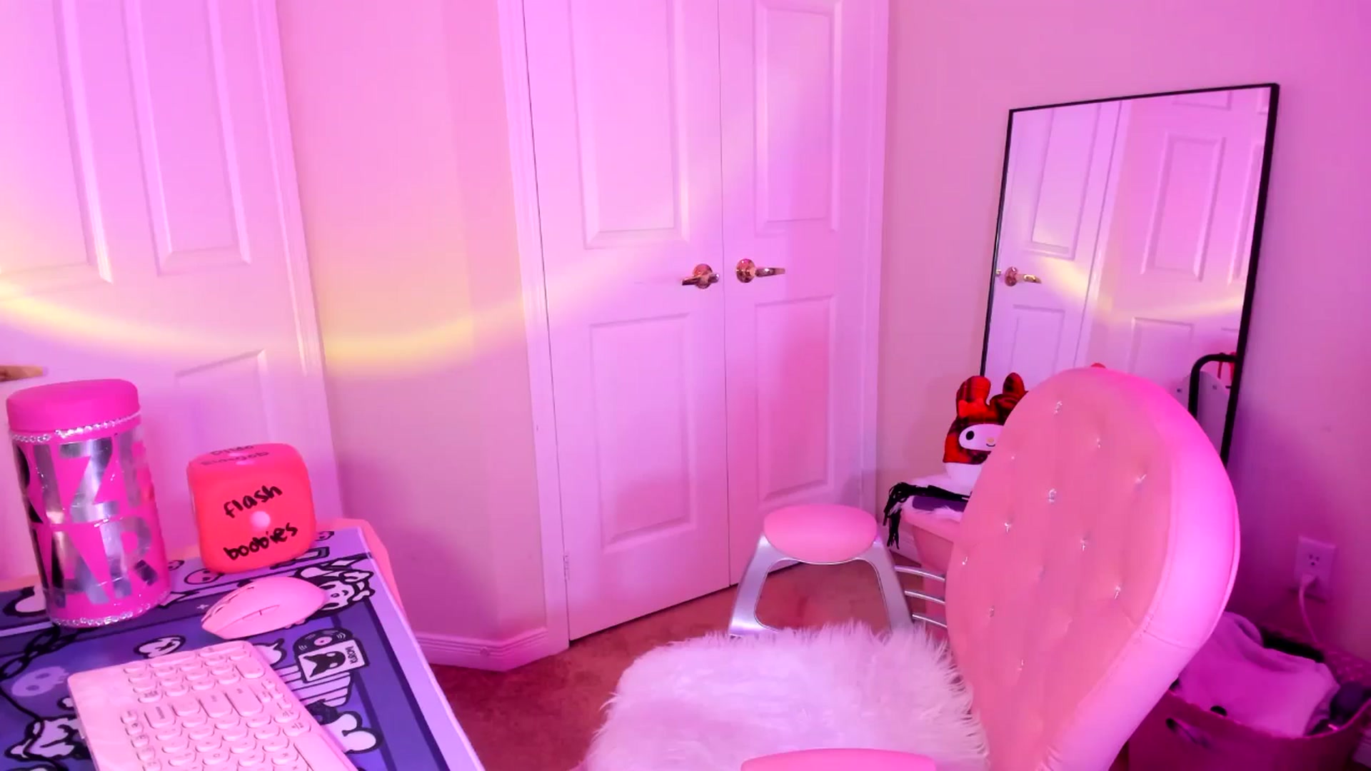 Gallery image thumbnail from lovesick's myfreecams stream on, 11/15/2024, 22:05 image 20 of 20