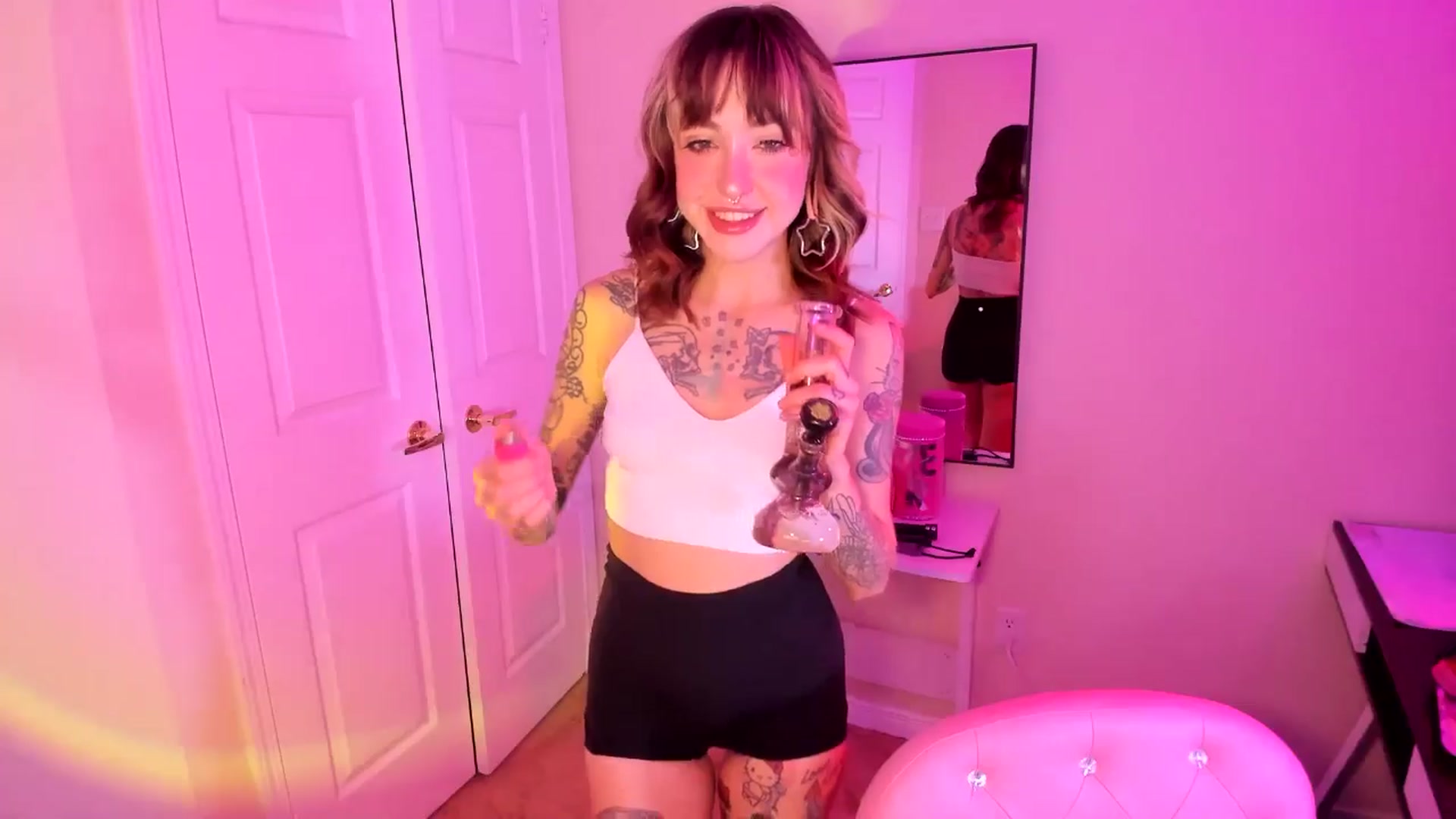 Gallery image thumbnail from lovesick's myfreecams stream on, 12/01/2024, 23:54 image 5 of 20
