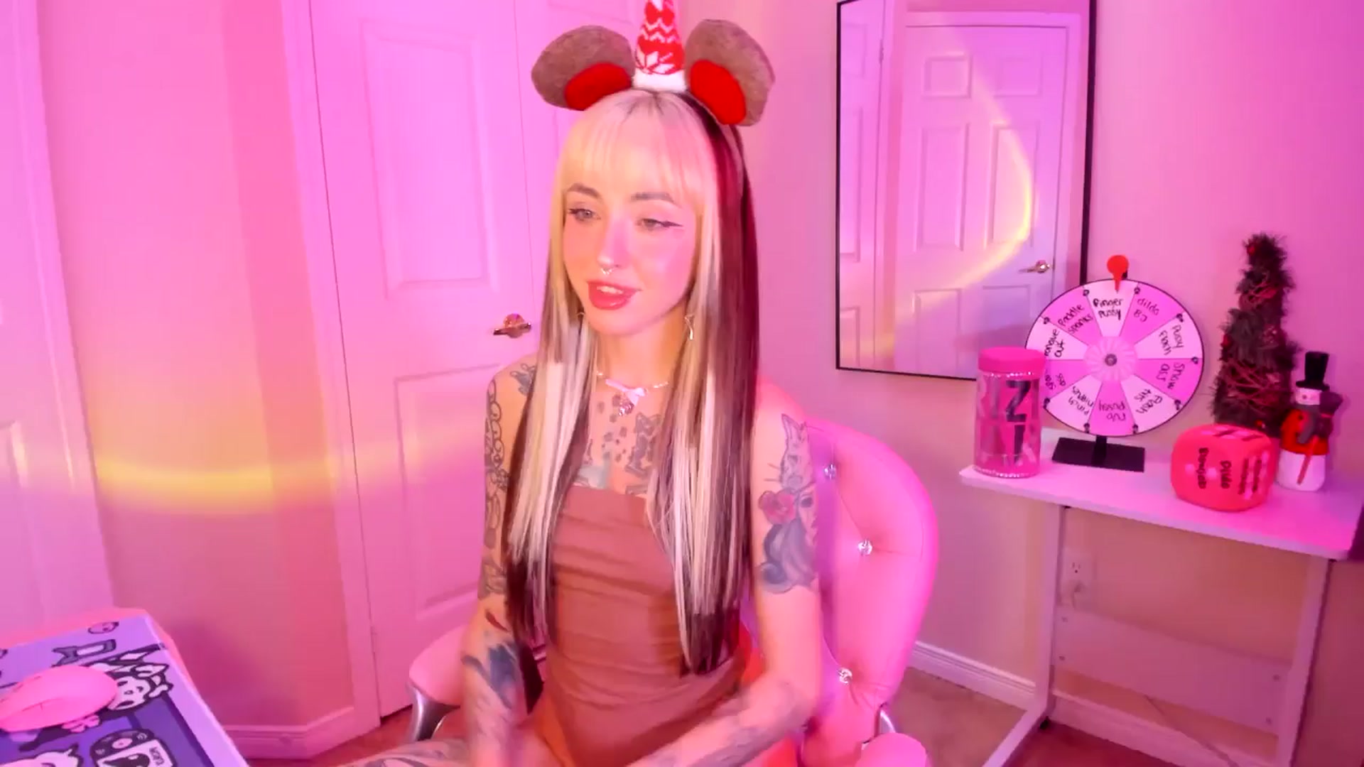Gallery image thumbnail from lovesick's myfreecams stream on, 12/13/2024, 23:59 image 1 of 20