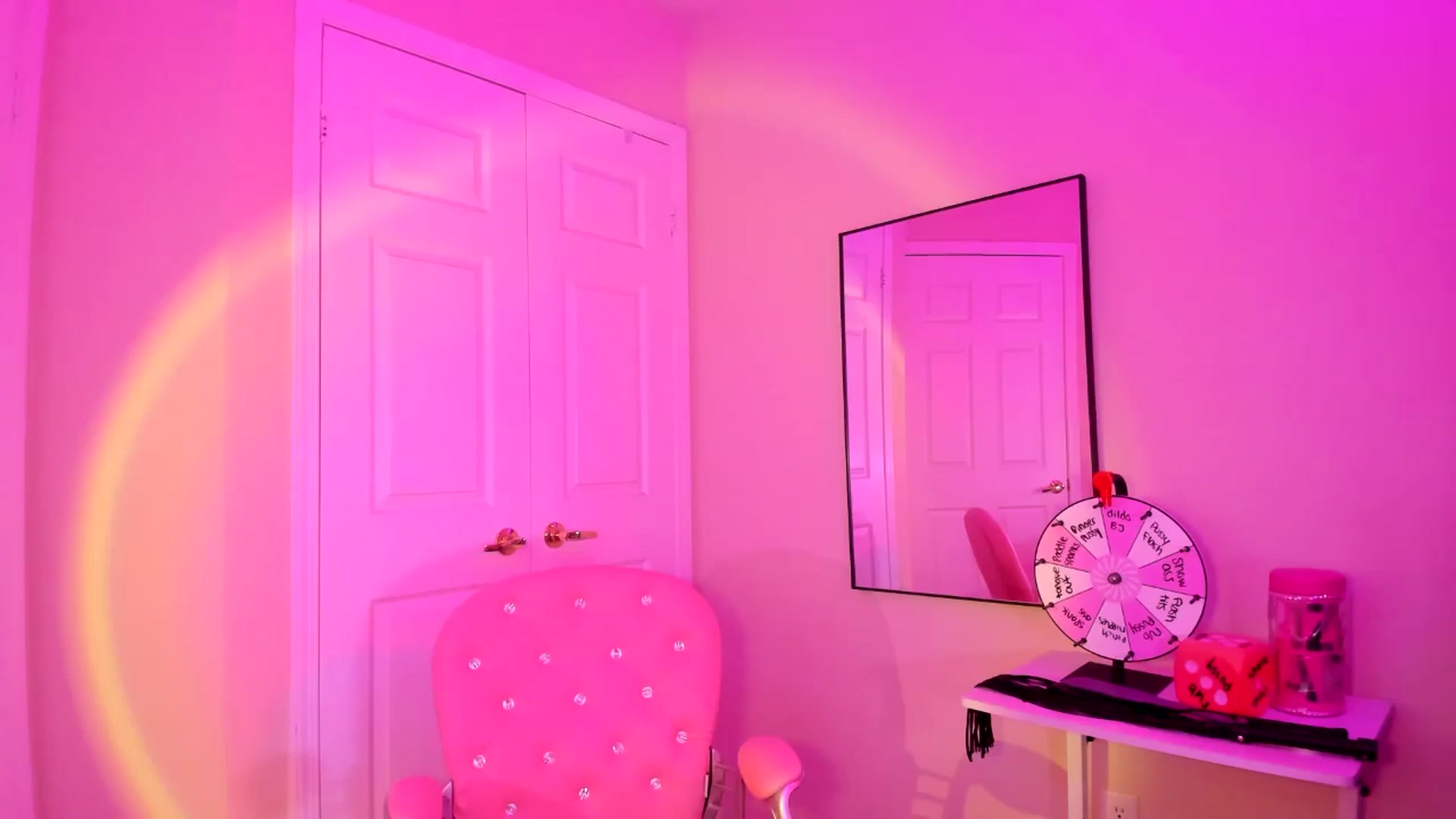 Gallery image thumbnail from lovesick's myfreecams stream on, 12/20/2024, 22:46 image 7 of 20