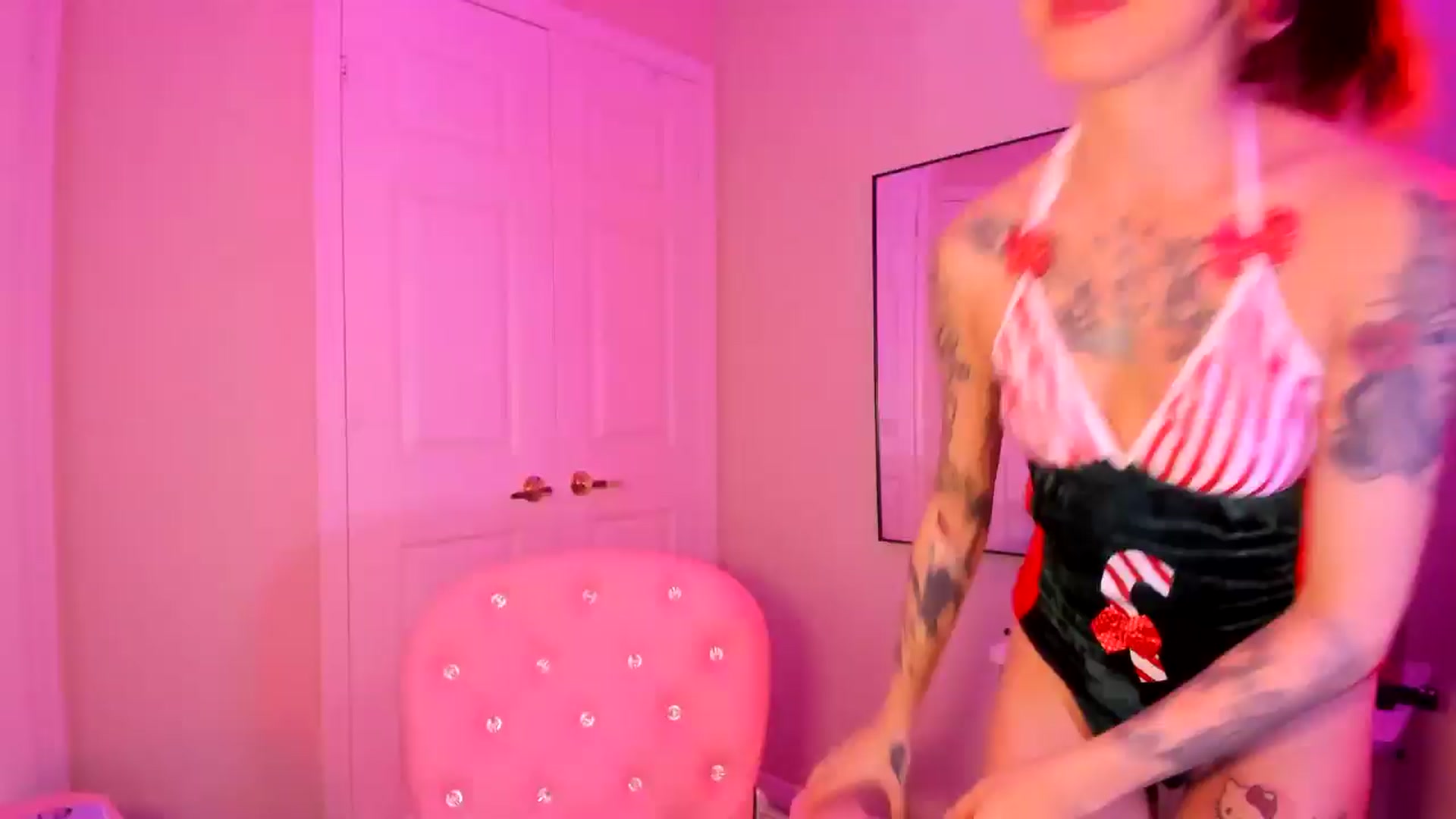 Gallery image thumbnail from lovesick's myfreecams stream on, 12/21/2024, 22:25 image 9 of 20