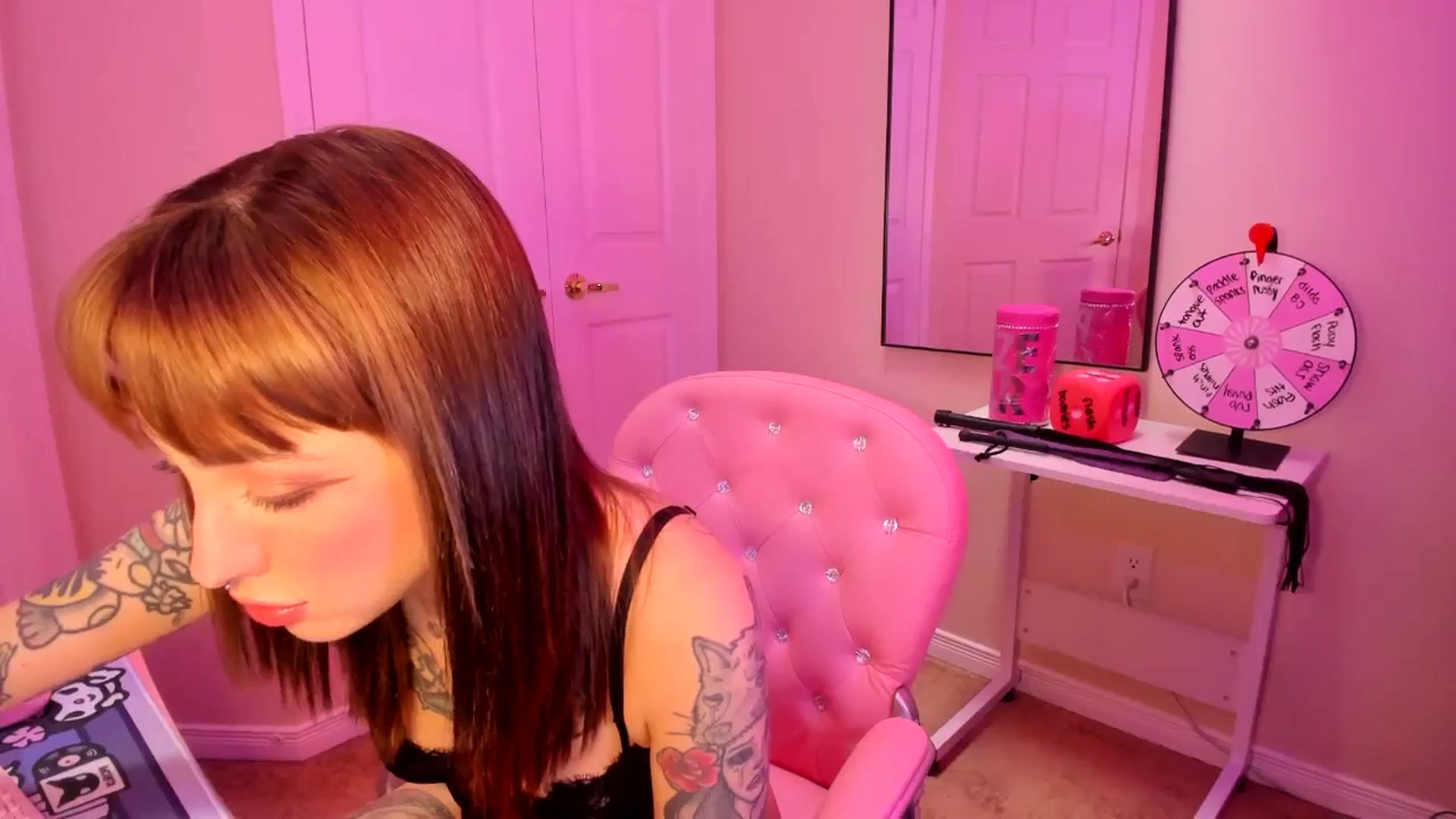 Gallery image thumbnail from lovesick's myfreecams stream on, 12/28/2024, 20:46 image 9 of 20
