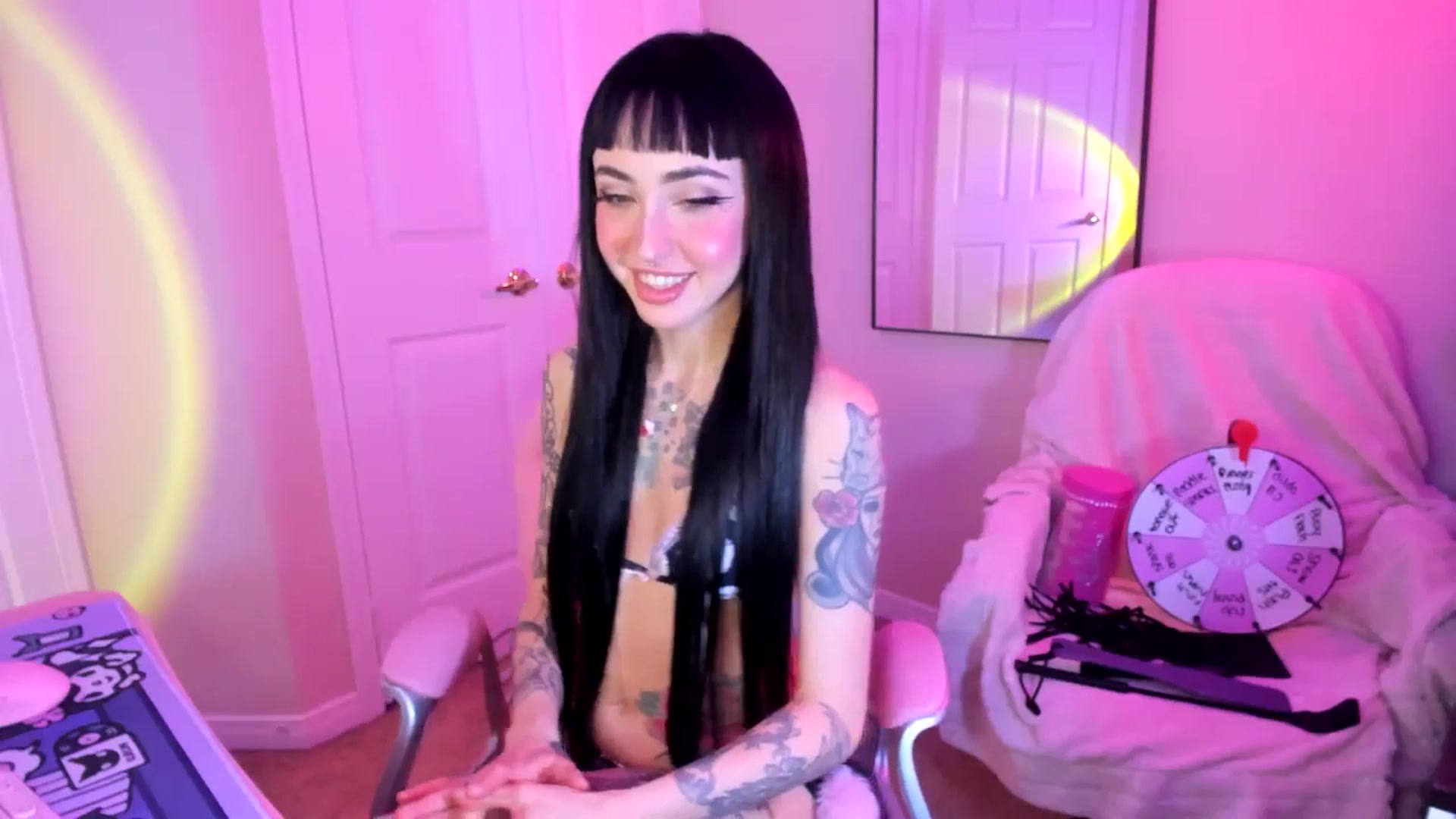 Gallery image thumbnail from lovesick's myfreecams stream on, 01/08/2025, 01:33 image 2 of 20