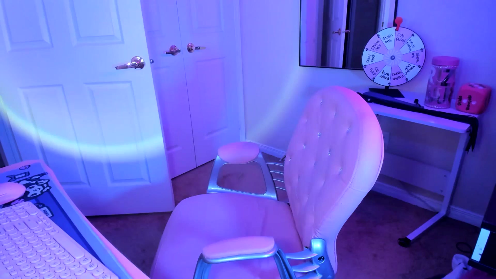 Gallery image thumbnail from lovesick's myfreecams stream on, 01/12/2025, 24:00 image 19 of 20