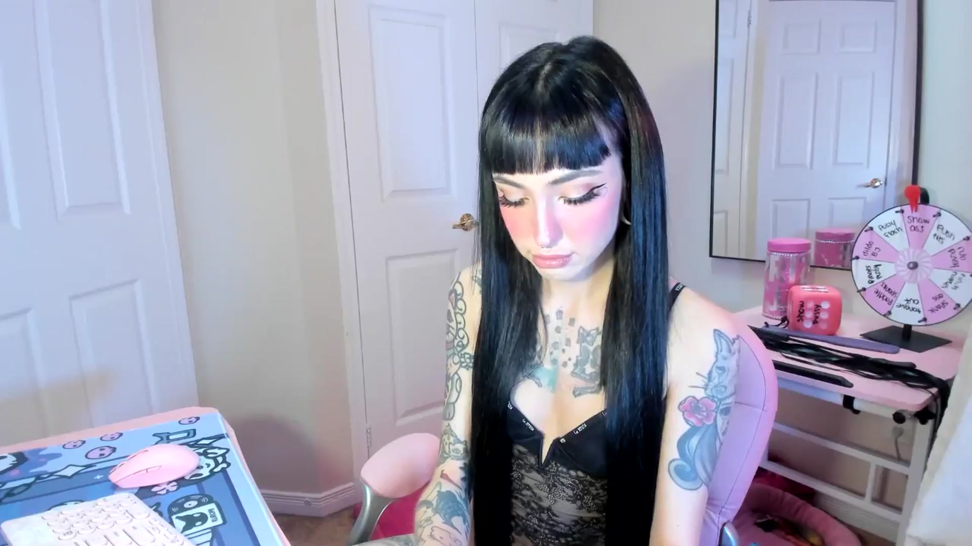 Gallery image thumbnail from lovesick's myfreecams stream on, 01/23/2025, 22:23 image 9 of 20