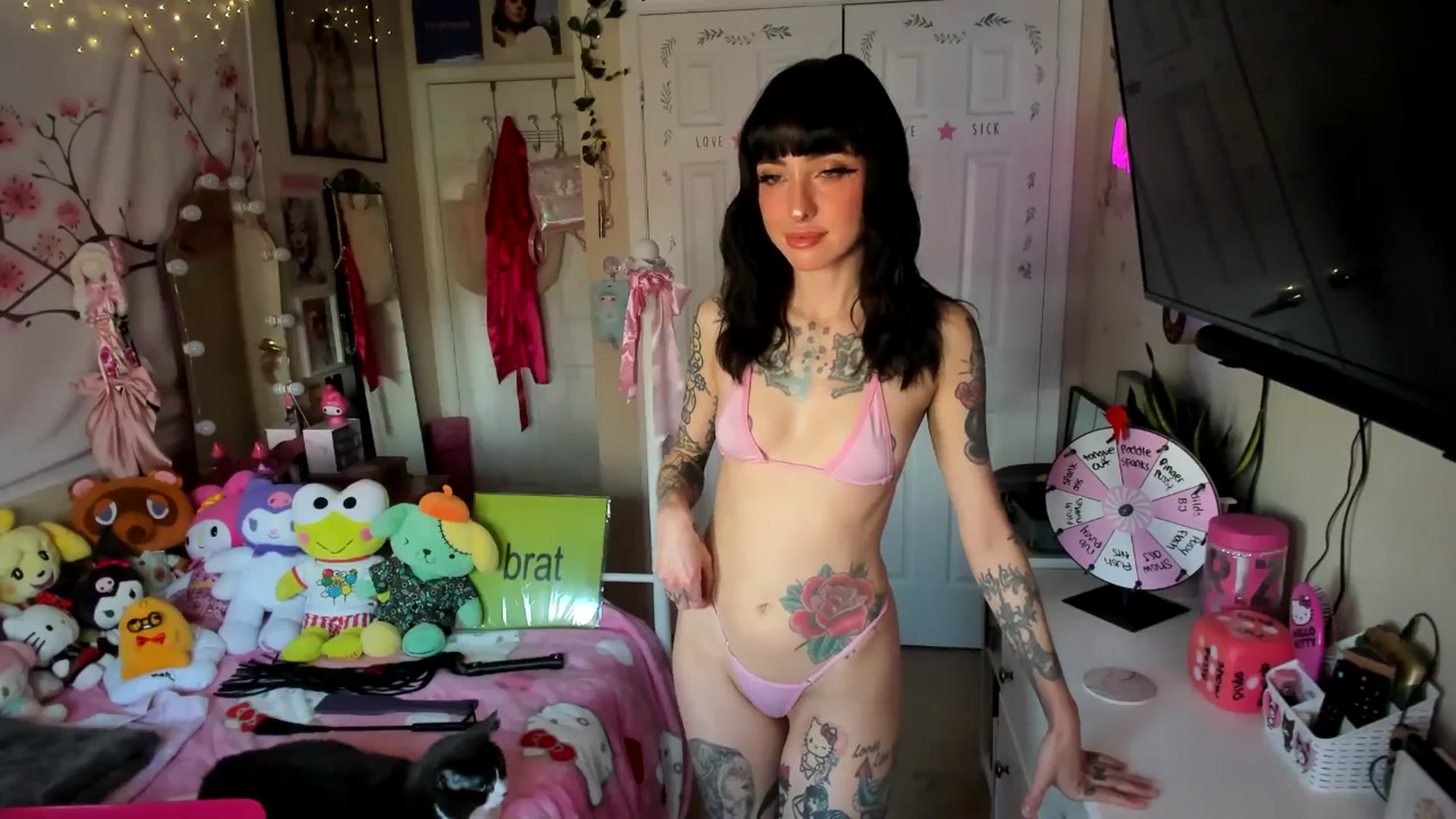 Gallery image thumbnail from lovesick's myfreecams stream on, 02/22/2025, 19:36 image 6 of 20