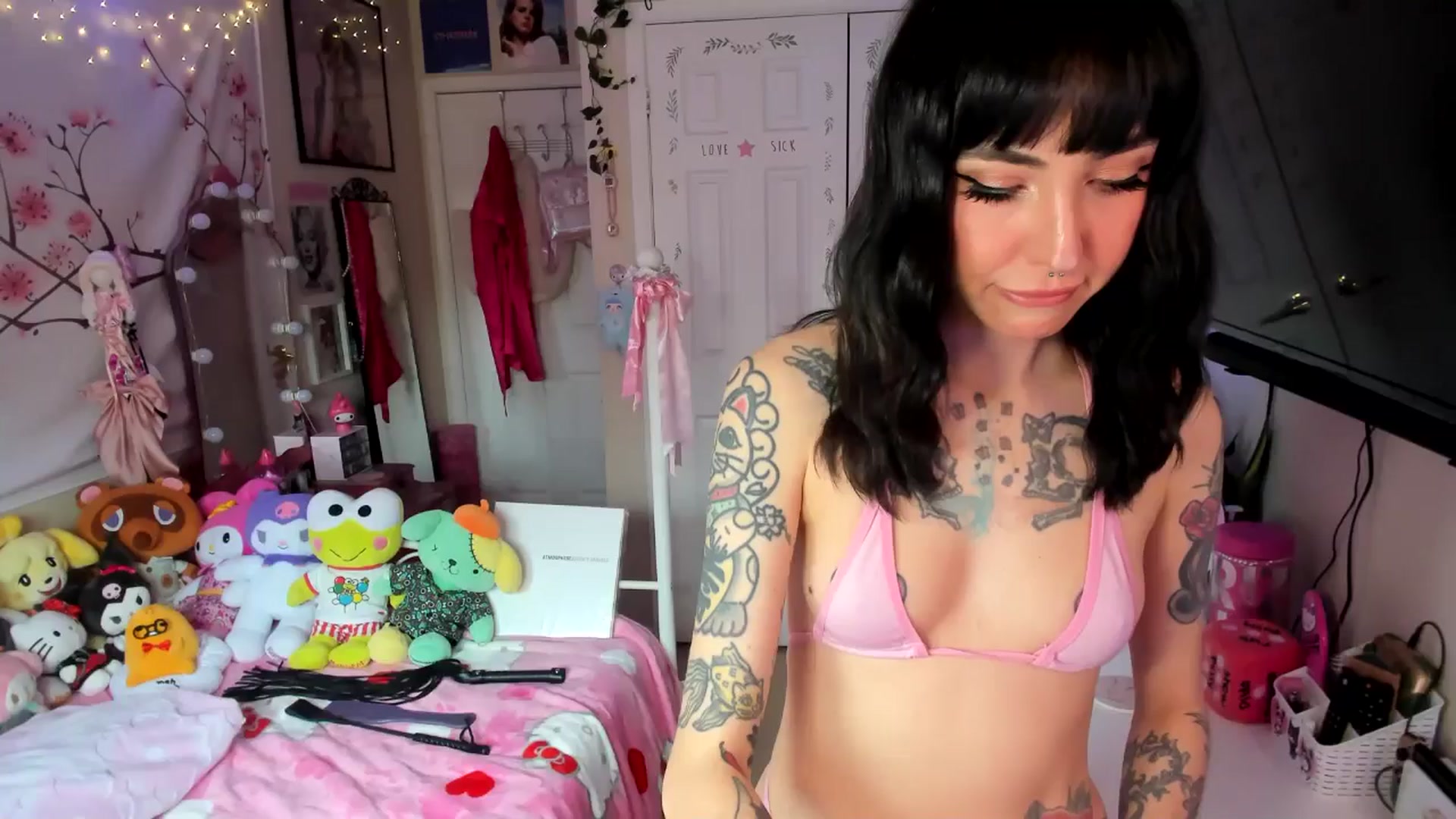 Gallery image thumbnail from lovesick's myfreecams stream on, 02/22/2025, 20:48 image 2 of 20