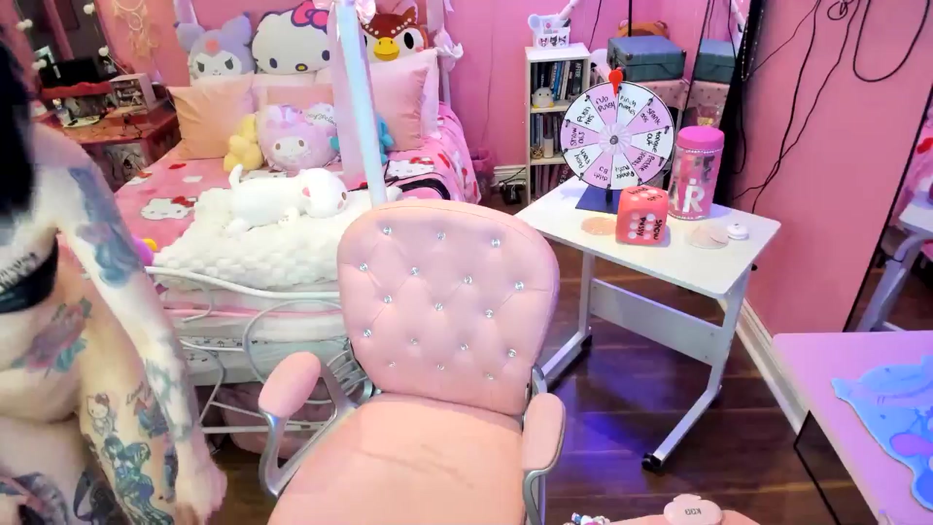 Gallery image thumbnail from lovesick's myfreecams stream on, 03/24/2025, 01:26 image 7 of 20