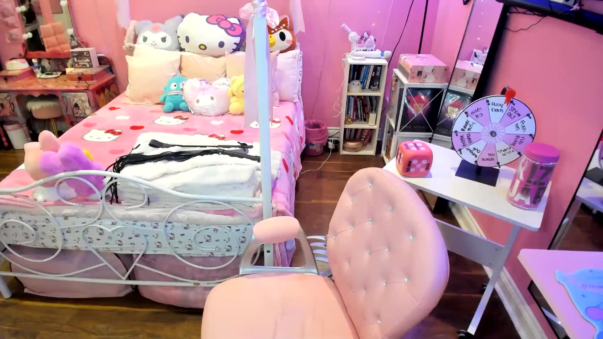 Gallery image thumbnail from lovesick's myfreecams stream on, 04/07/2025, 01:37 image 12 of 20