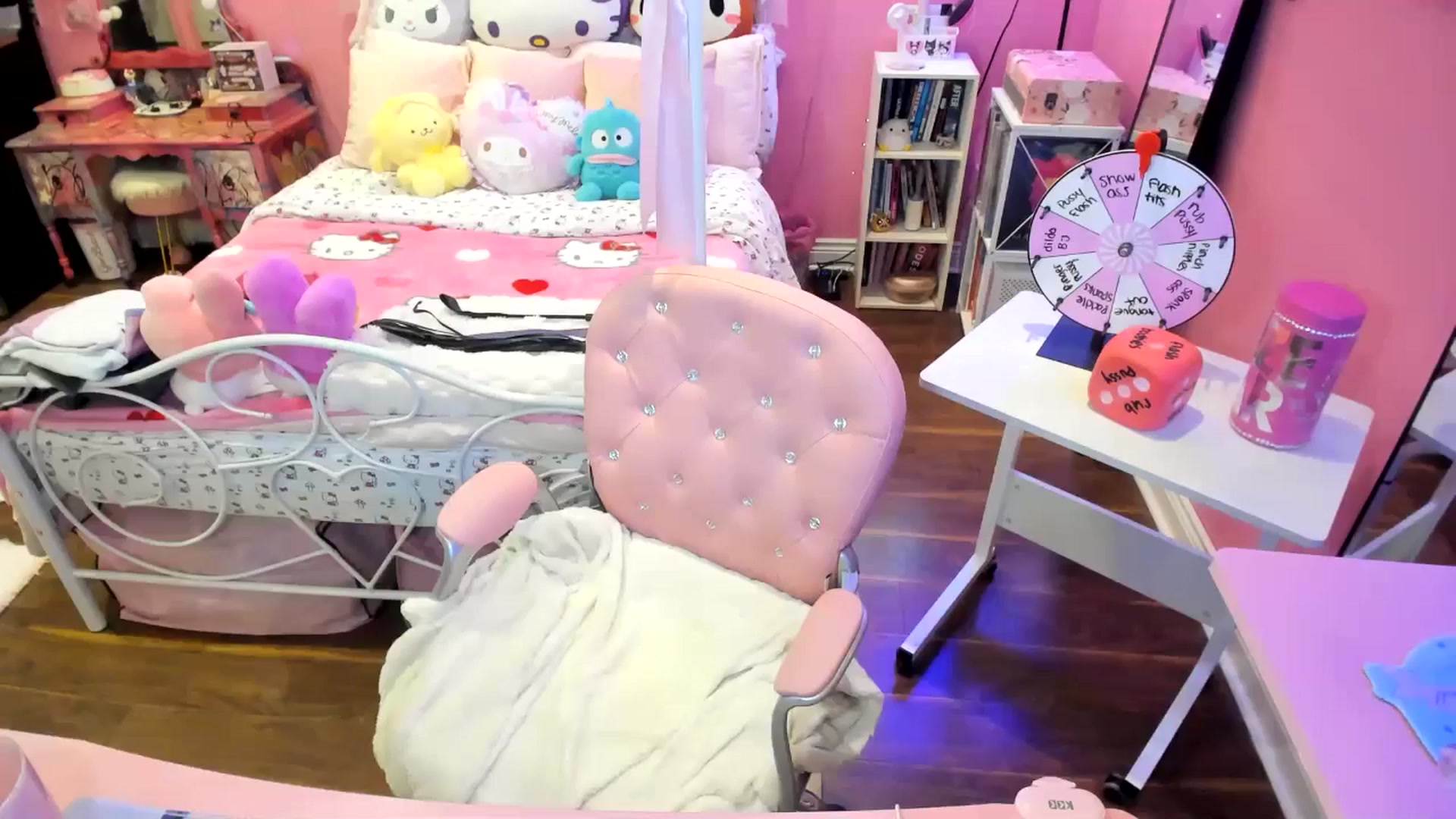 Gallery image thumbnail from lovesick's myfreecams stream on, 04/16/2025, 22:49 image 3 of 20