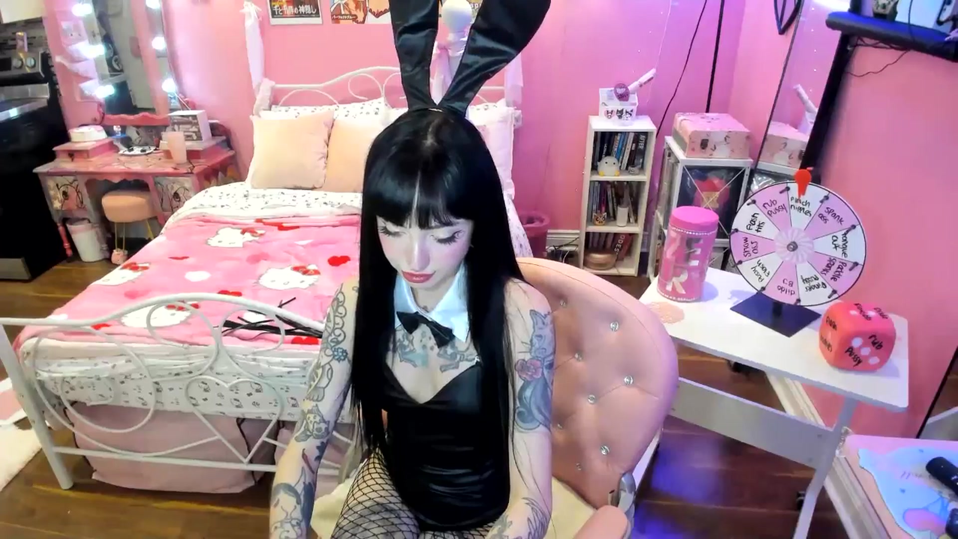 Gallery image thumbnail from lovesick's myfreecams stream on, 04/20/2025, 22:47 image 6 of 20