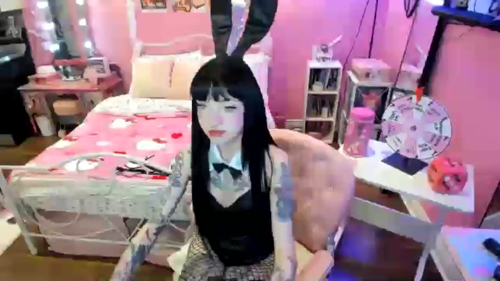 Gallery image thumbnail from lovesick's myfreecams stream on, 04/20/2025, 22:47 image 15 of 20