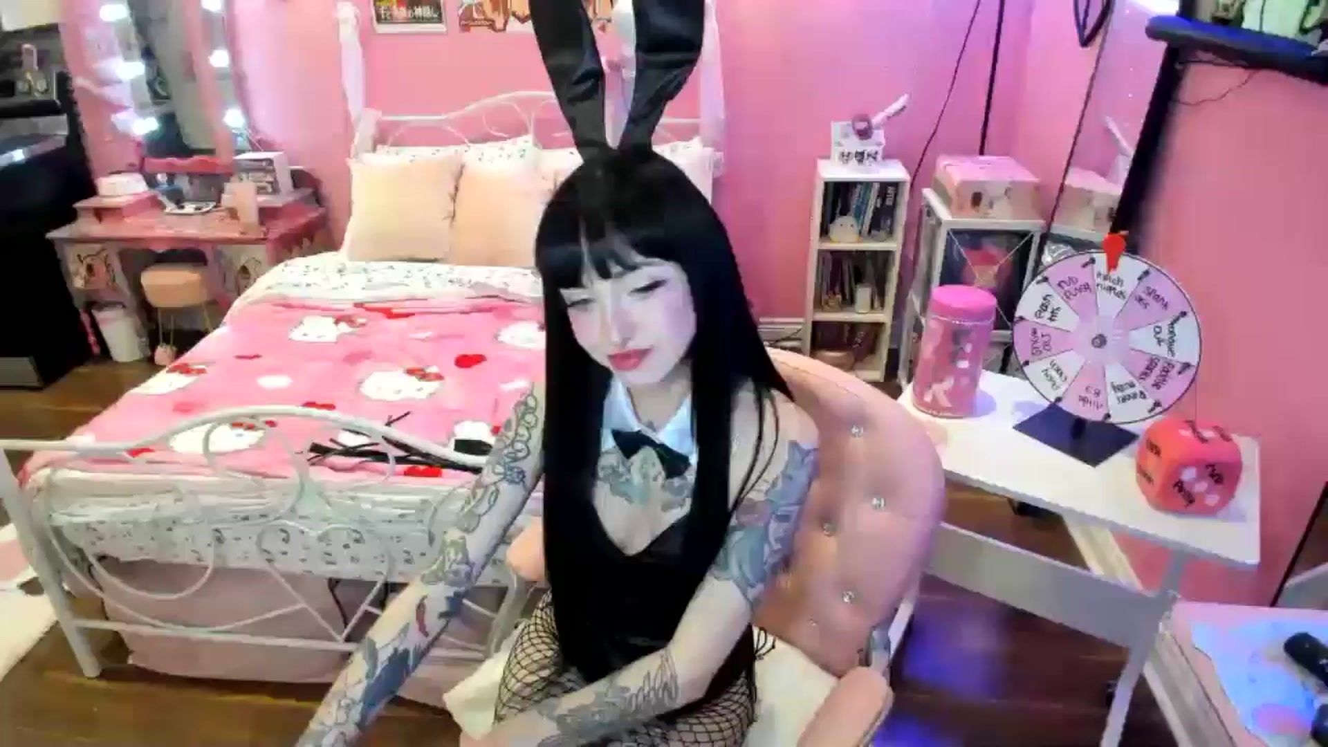 Gallery image thumbnail from lovesick's myfreecams stream on, 04/20/2025, 22:47 image 20 of 20