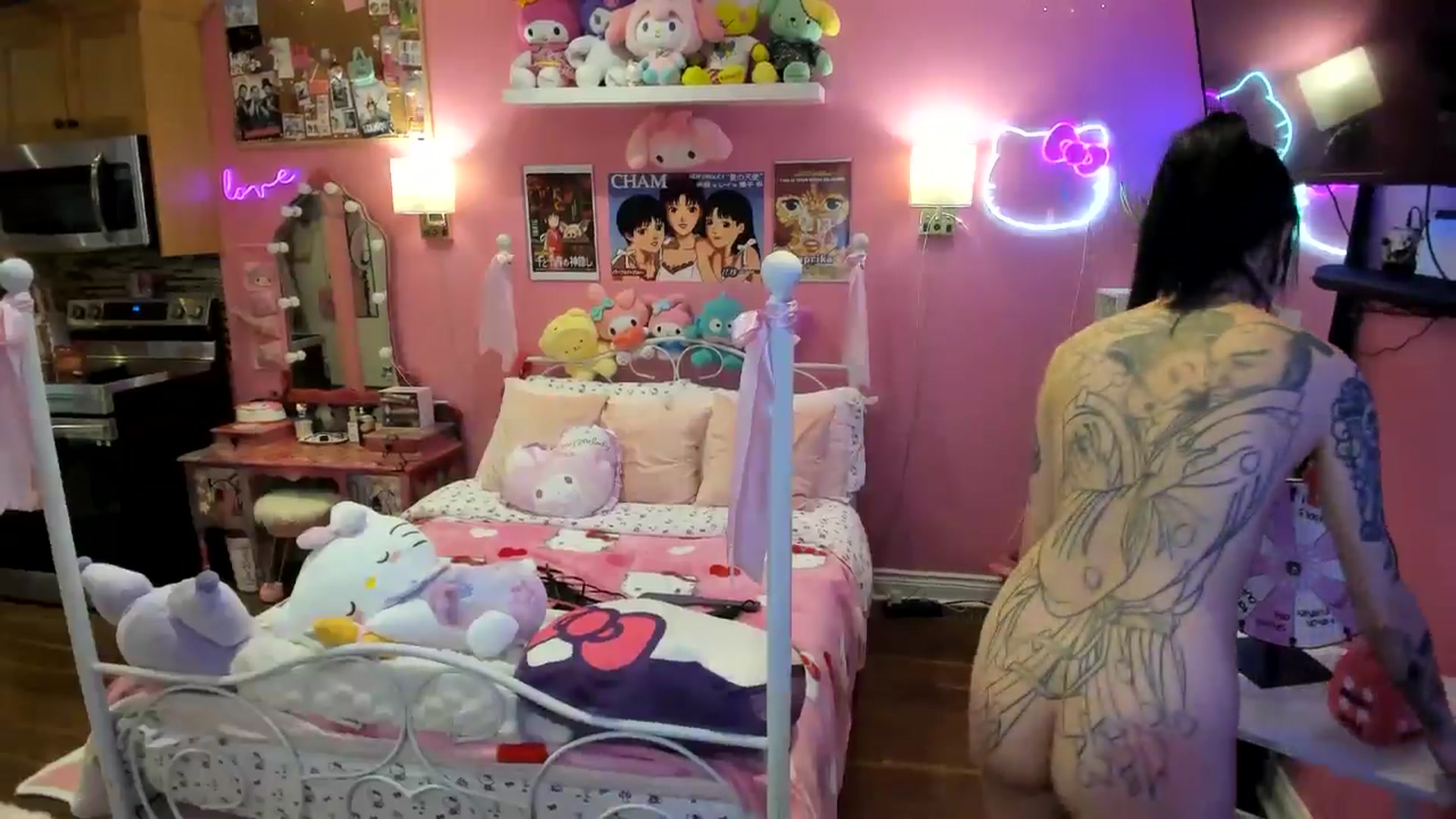Gallery image thumbnail from lovesick's myfreecams stream on, 05/05/2025, 24:46 image 17 of 20