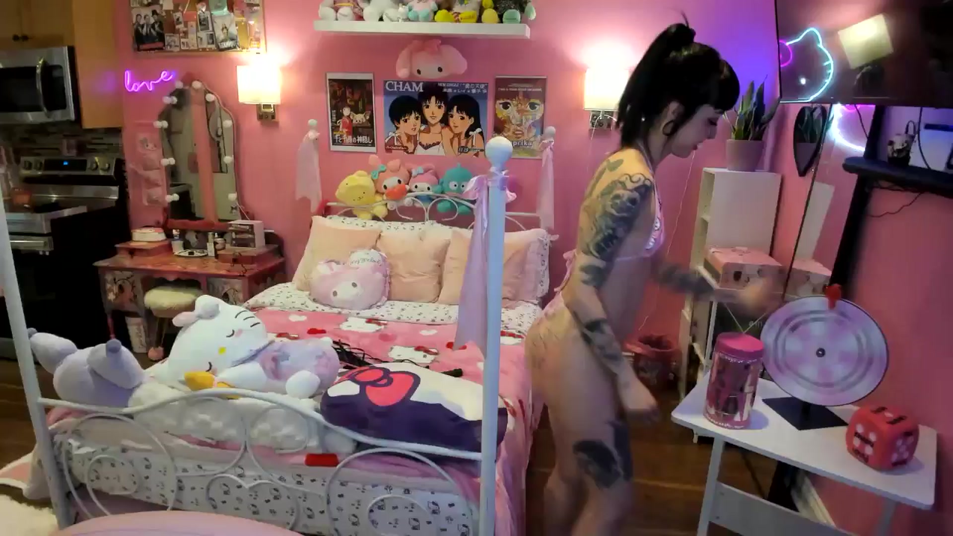 Gallery image thumbnail from lovesick's myfreecams stream on, 05/05/2025, 24:46 image 1 of 20