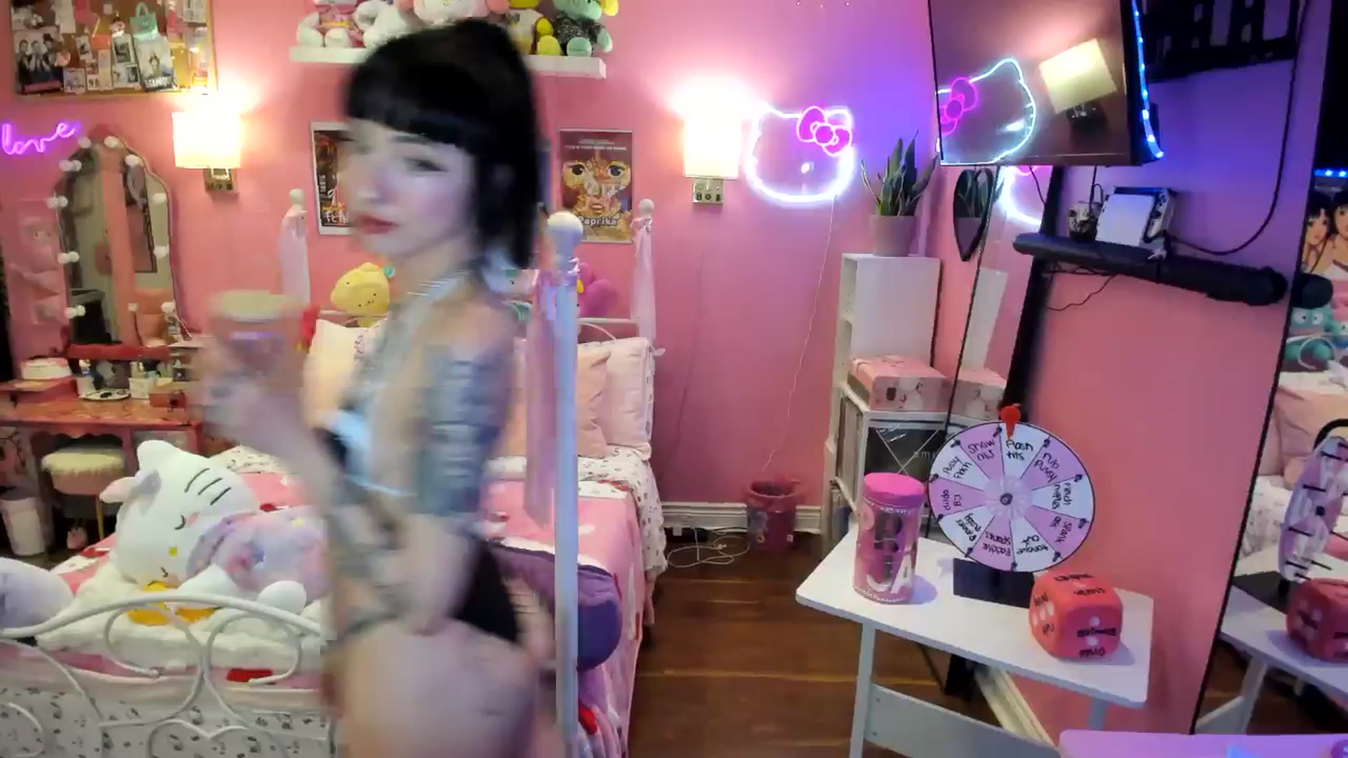 Gallery image thumbnail from lovesick's myfreecams stream on, 05/09/2025, 24:01 image 19 of 20