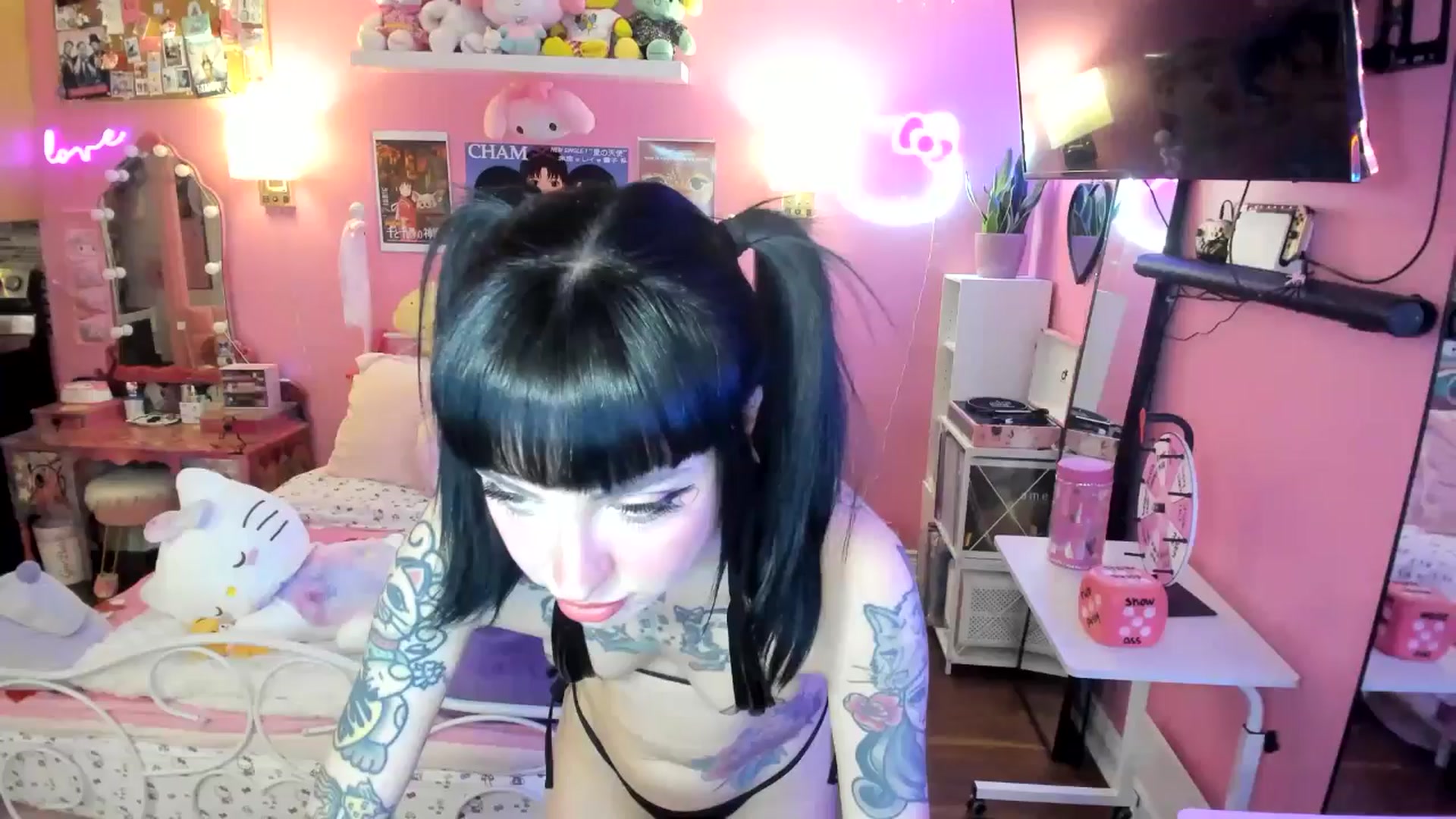 Gallery image thumbnail from lovesick's myfreecams stream on, 05/09/2025, 23:10 image 20 of 20