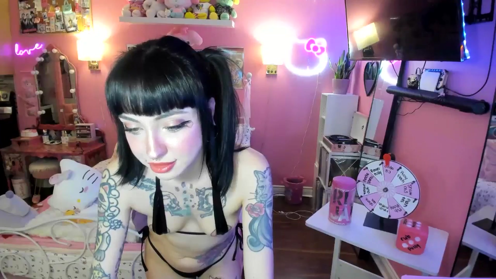 Gallery image thumbnail from lovesick's myfreecams stream on, 05/09/2025, 23:10 image 15 of 20