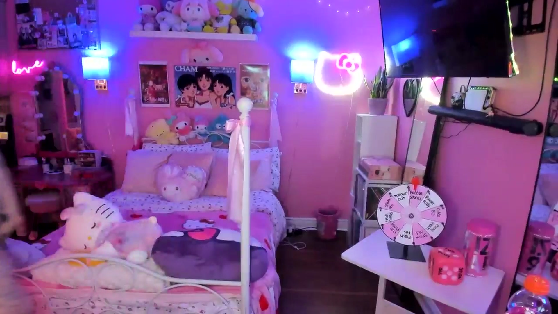Gallery image thumbnail from lovesick's myfreecams stream on, 05/10/2025, 22:22 image 10 of 20