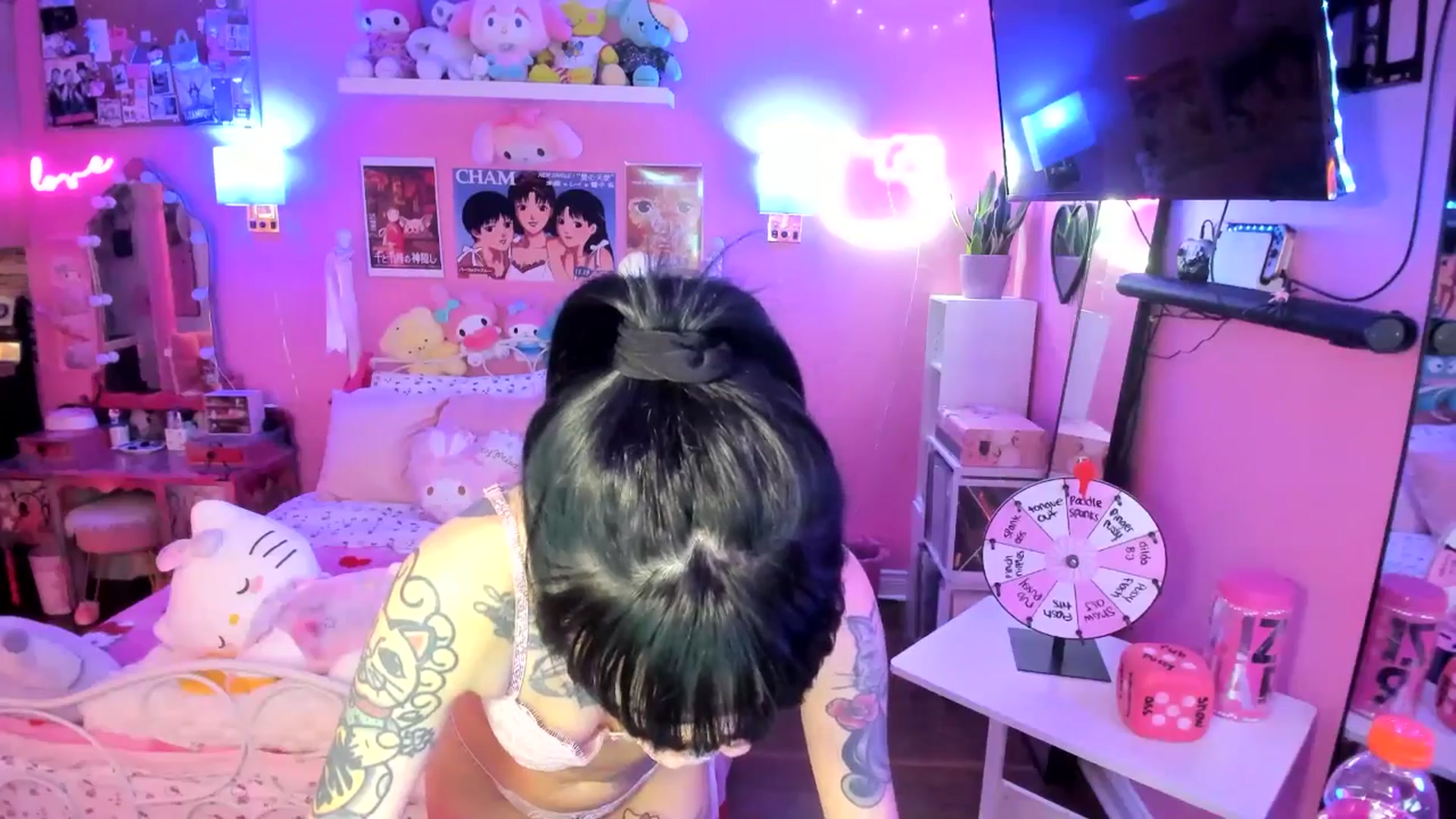 Gallery image thumbnail from lovesick's myfreecams stream on, 05/10/2025, 22:22 image 18 of 20