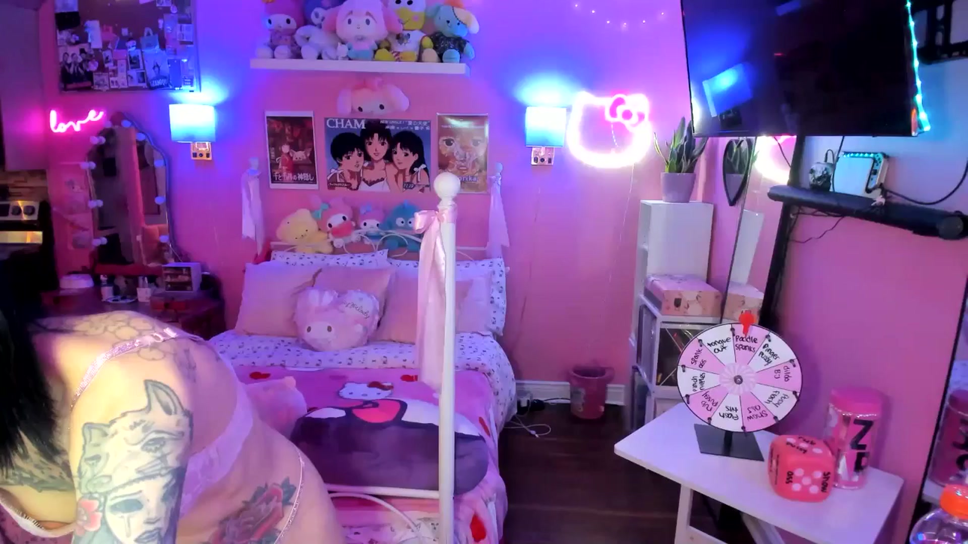 Gallery image thumbnail from lovesick's myfreecams stream on, 05/10/2025, 22:22 image 5 of 20