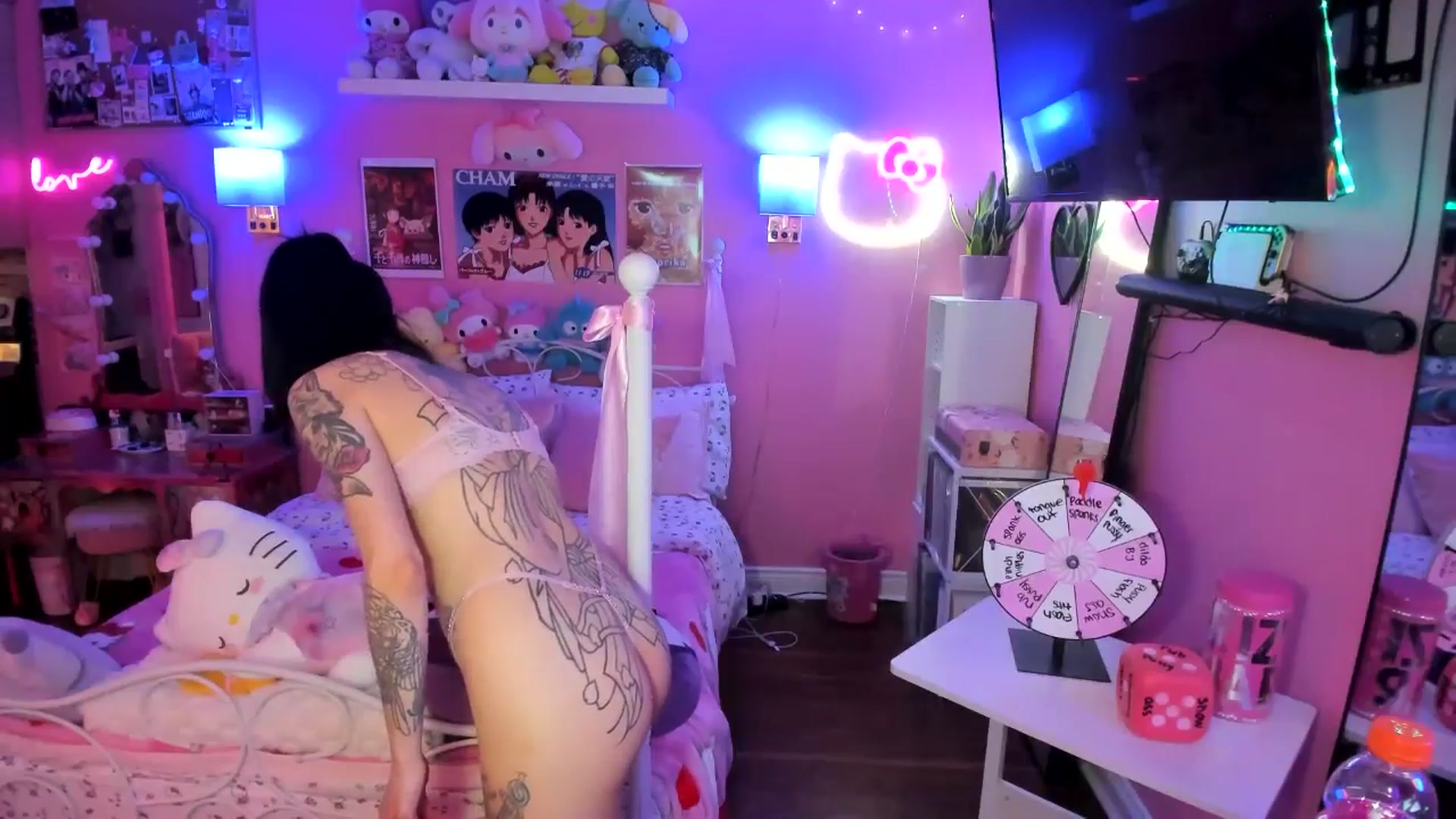 Gallery image thumbnail from lovesick's myfreecams stream on, 05/10/2025, 22:22 image 14 of 20