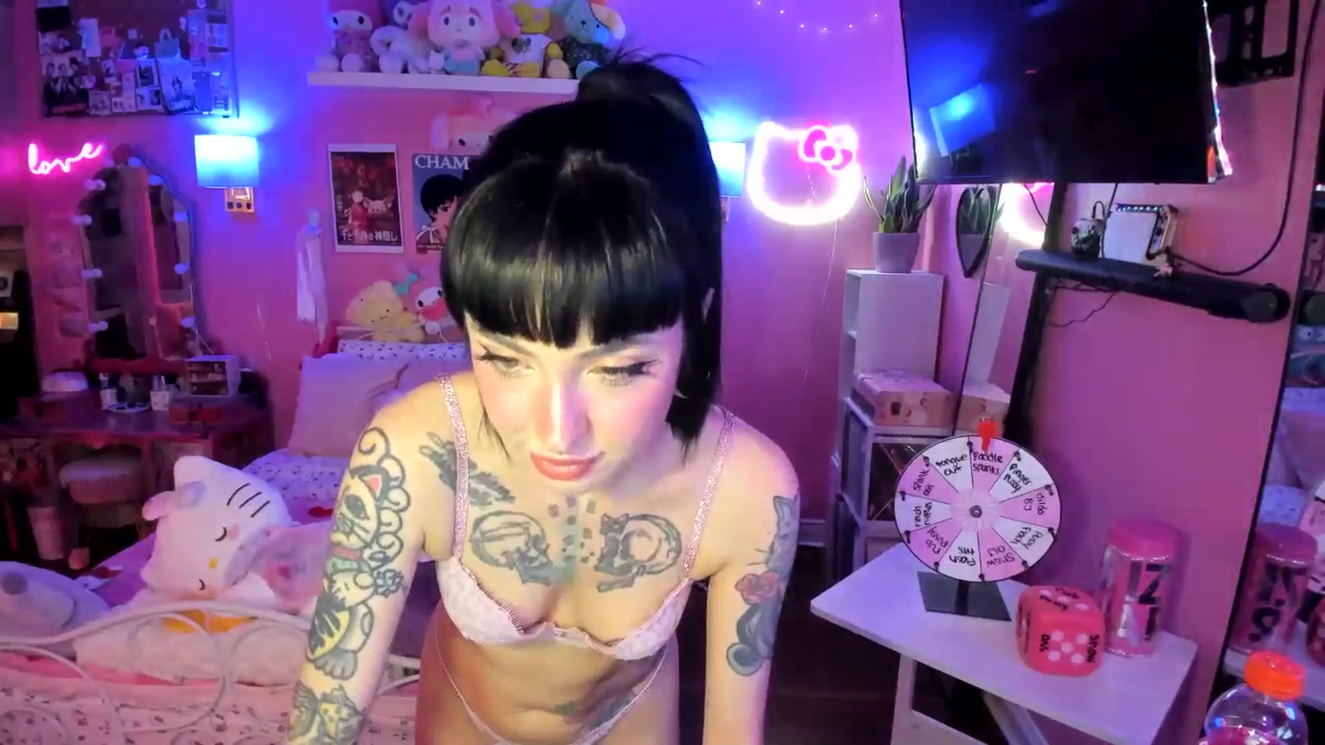 Gallery image thumbnail from lovesick's myfreecams stream on, 05/10/2025, 22:22 image 19 of 20