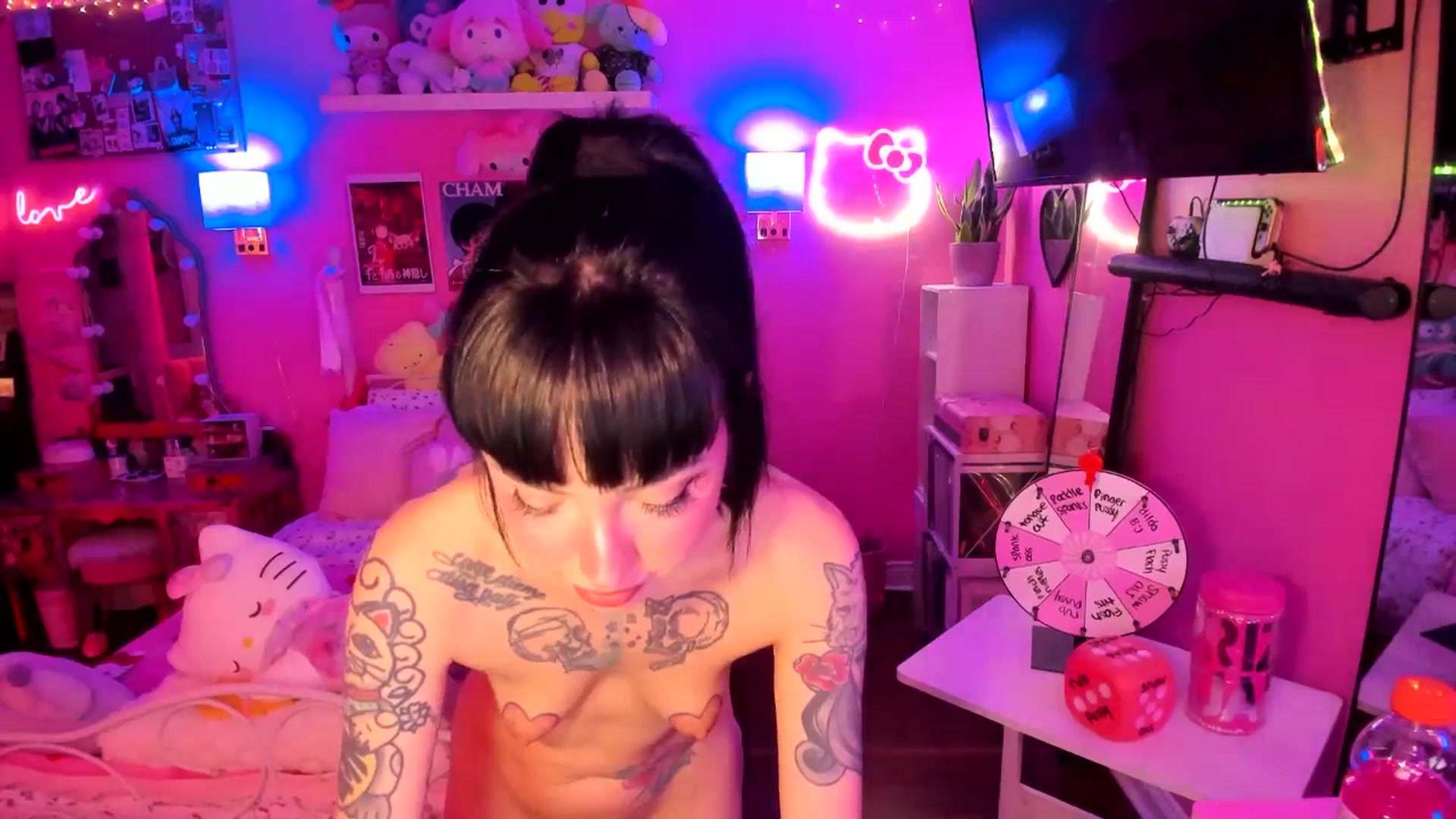 Gallery image thumbnail from lovesick's myfreecams stream on, 05/10/2025, 23:53 image 7 of 20