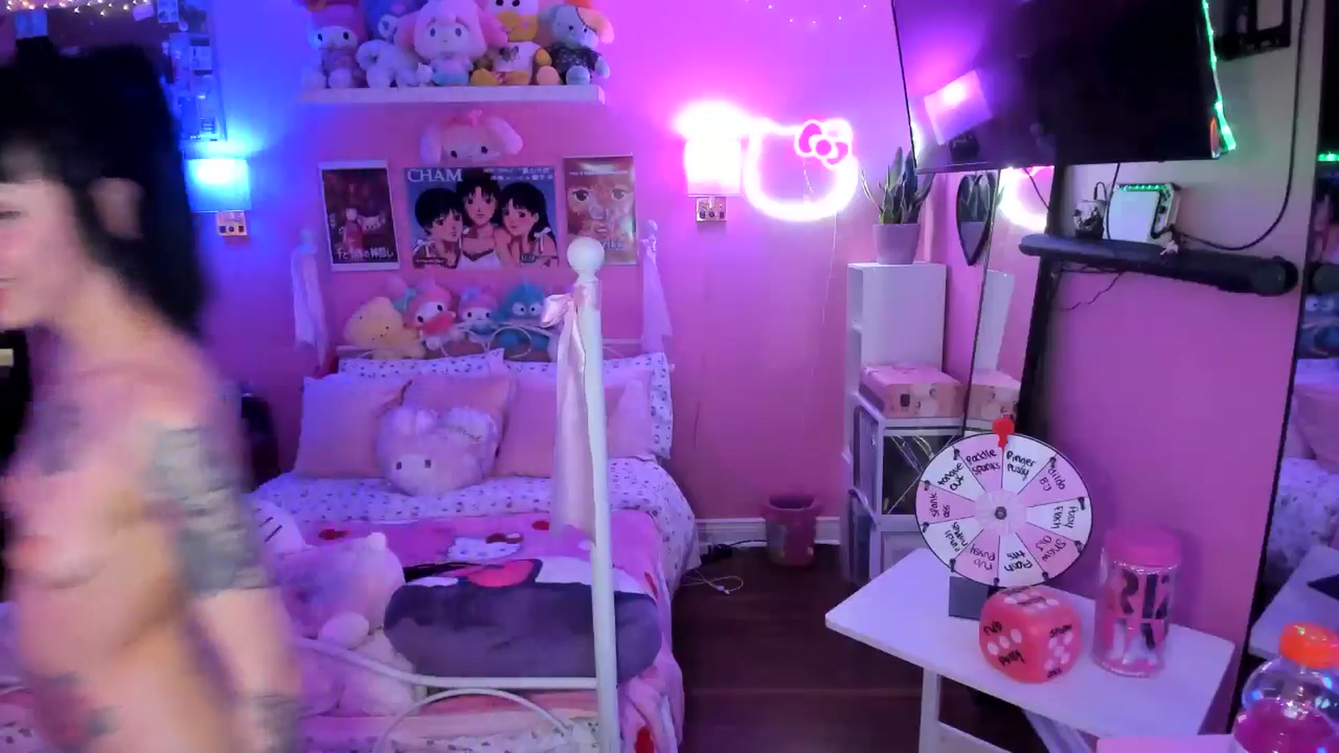 Gallery image thumbnail from lovesick's myfreecams stream on, 05/10/2025, 23:53 image 14 of 20