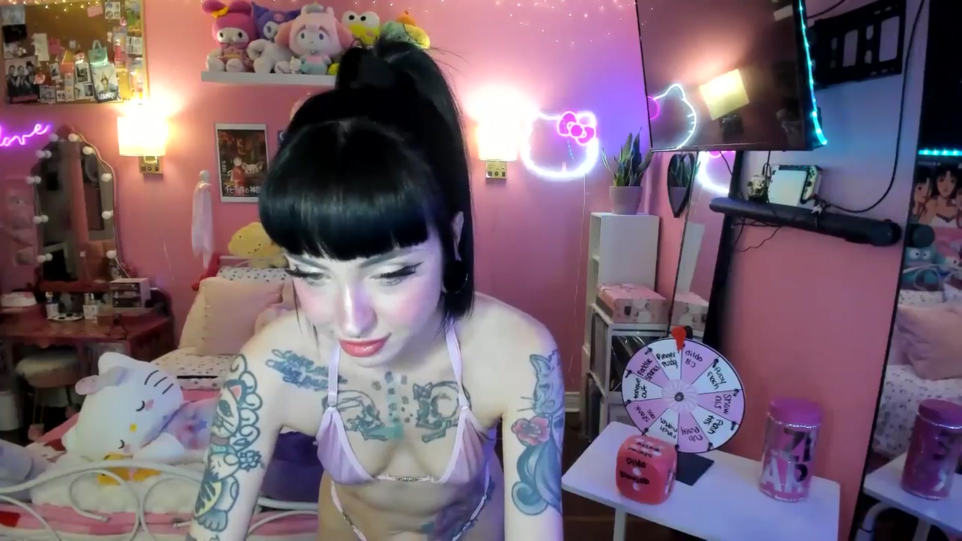 Gallery image thumbnail from lovesick's myfreecams stream on, 05/11/2025, 22:32 image 6 of 20