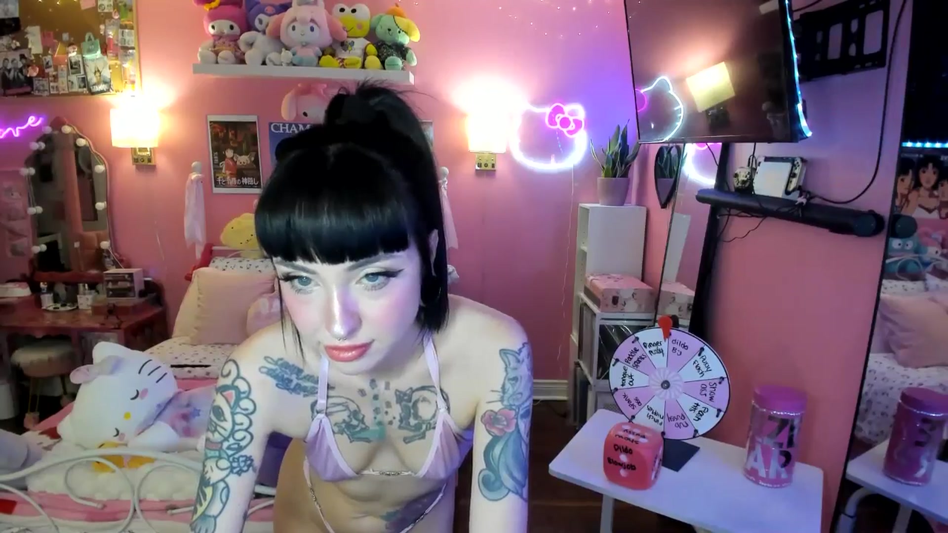 Gallery image thumbnail from lovesick's myfreecams stream on, 05/11/2025, 22:32 image 13 of 20
