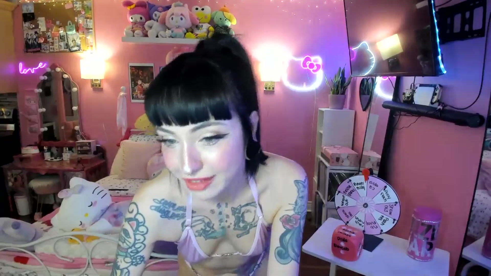 Gallery image thumbnail from lovesick's myfreecams stream on, 05/11/2025, 22:32 image 2 of 20