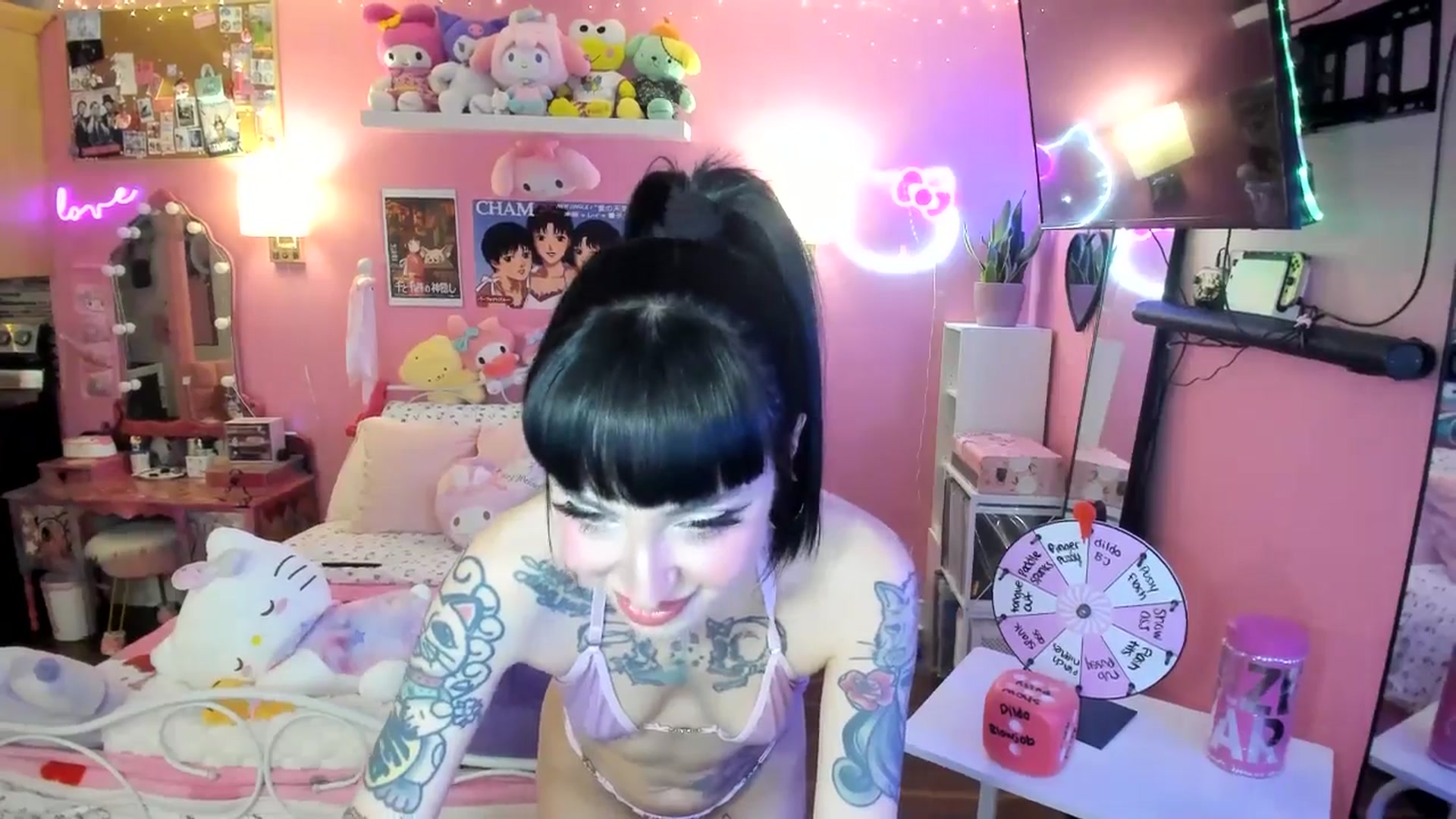 Gallery image thumbnail from lovesick's myfreecams stream on, 05/11/2025, 22:32 image 3 of 20