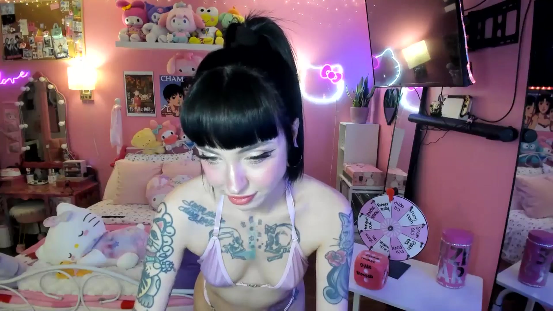 Gallery image thumbnail from lovesick's myfreecams stream on, 05/11/2025, 22:32 image 5 of 20