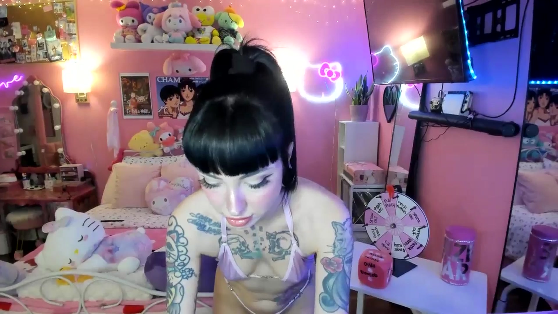 Gallery image thumbnail from lovesick's myfreecams stream on, 05/11/2025, 22:32 image 20 of 20