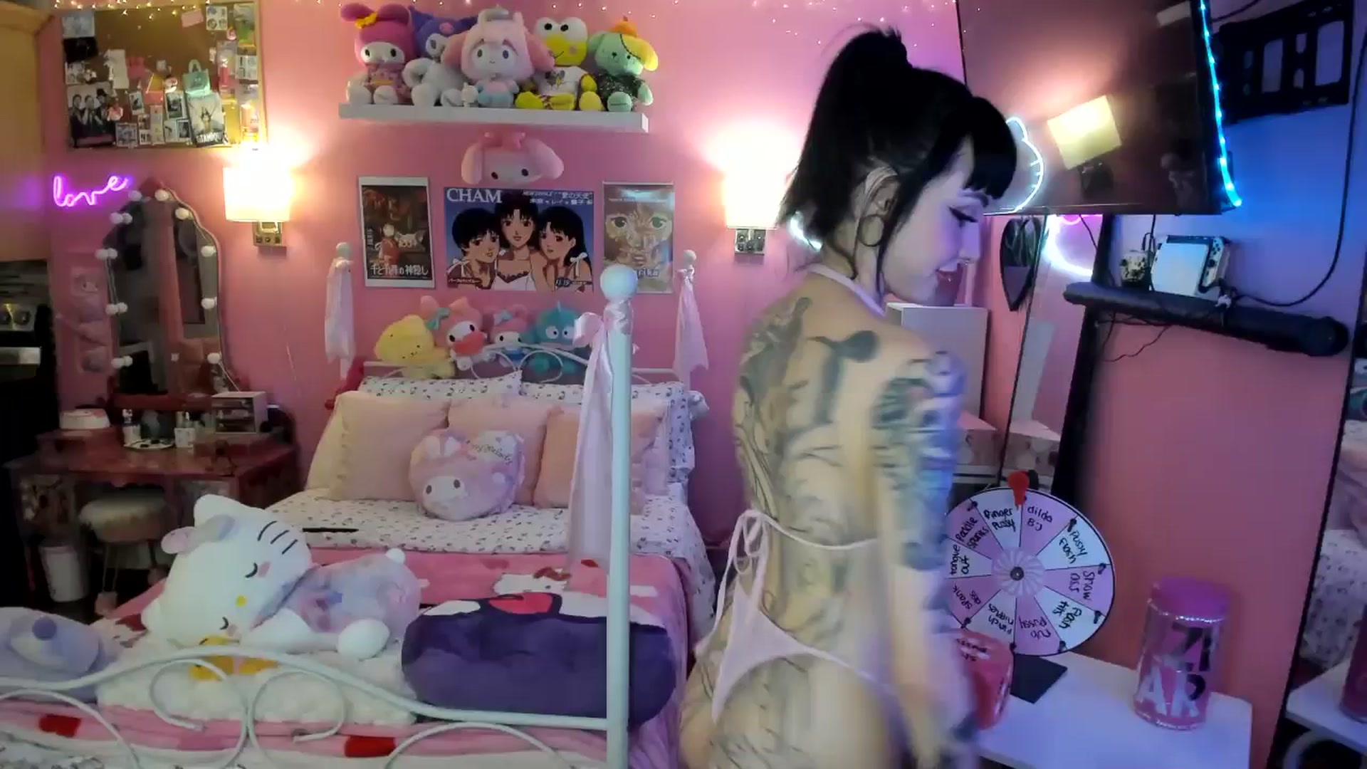 Gallery image thumbnail from lovesick's myfreecams stream on, 05/11/2025, 22:32 image 1 of 20