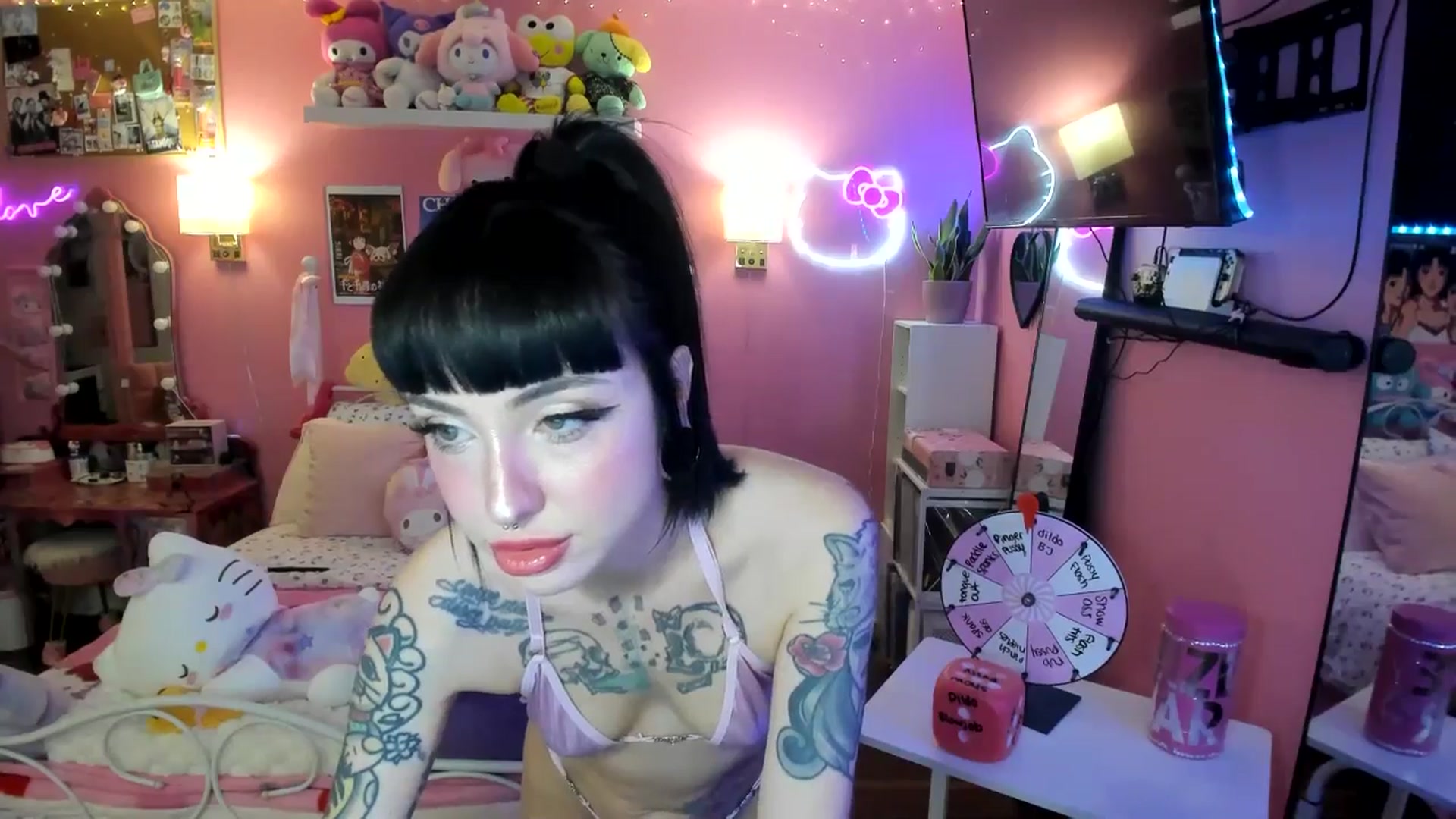 Gallery image thumbnail from lovesick's myfreecams stream on, 05/11/2025, 22:32 image 10 of 20
