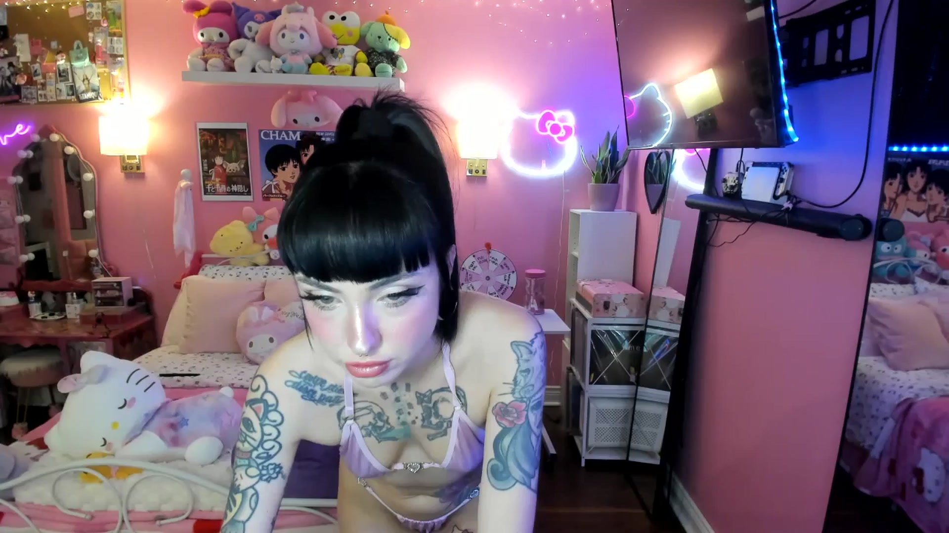 Gallery image thumbnail from lovesick's myfreecams stream on, 05/11/2025, 23:57 image 1 of 20