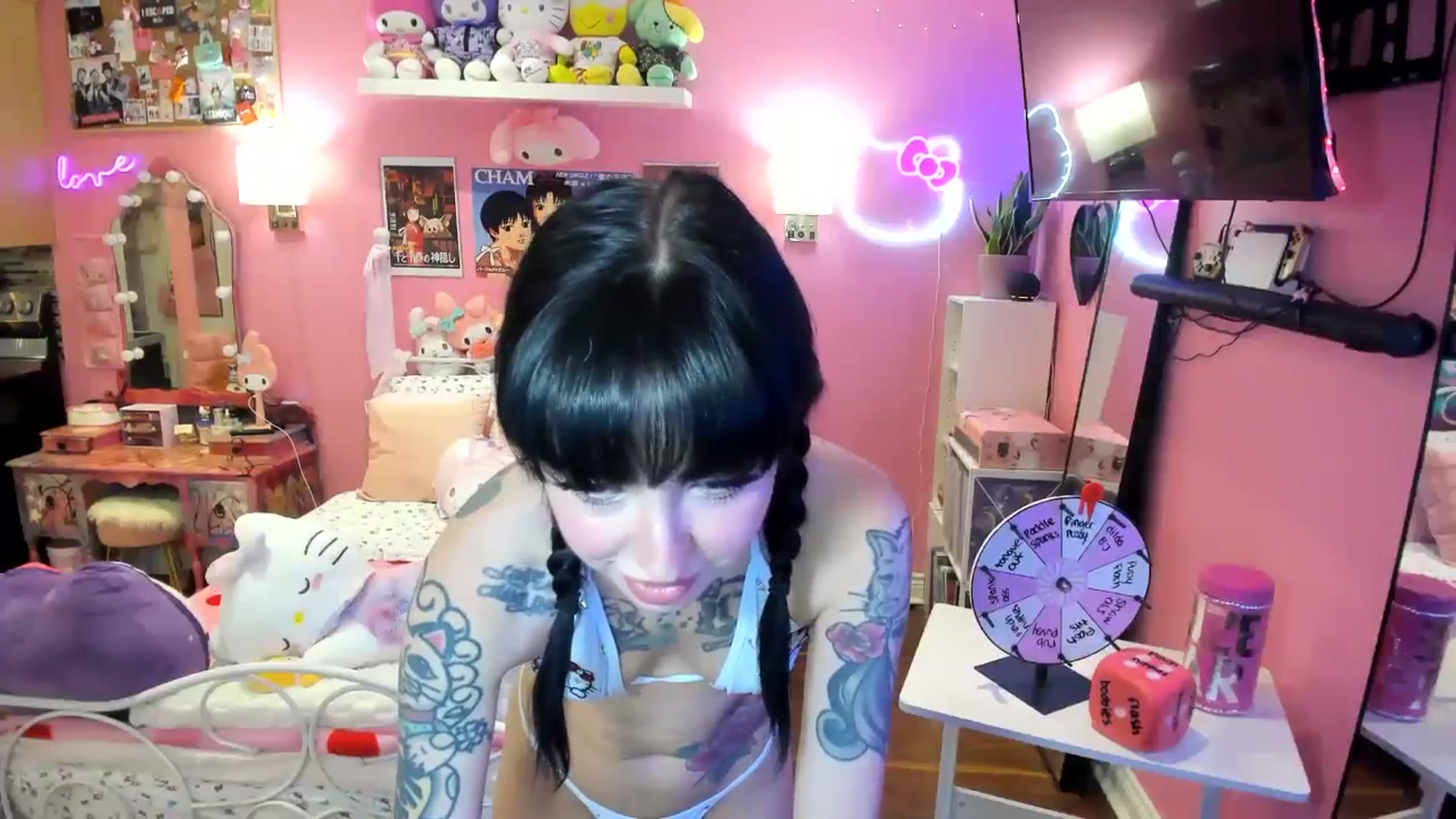 Gallery image thumbnail from lovesick's myfreecams stream on, 06/08/2025, 22:59 image 19 of 20
