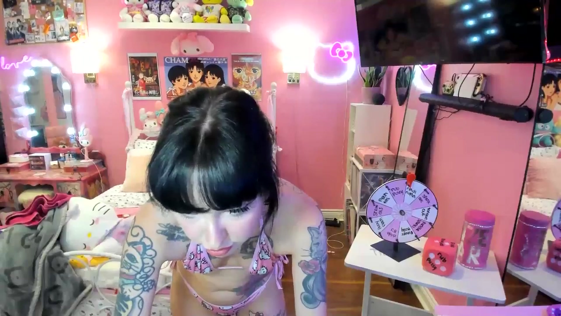 Gallery image thumbnail from lovesick's myfreecams stream on, 06/15/2025, 21:41 image 5 of 20