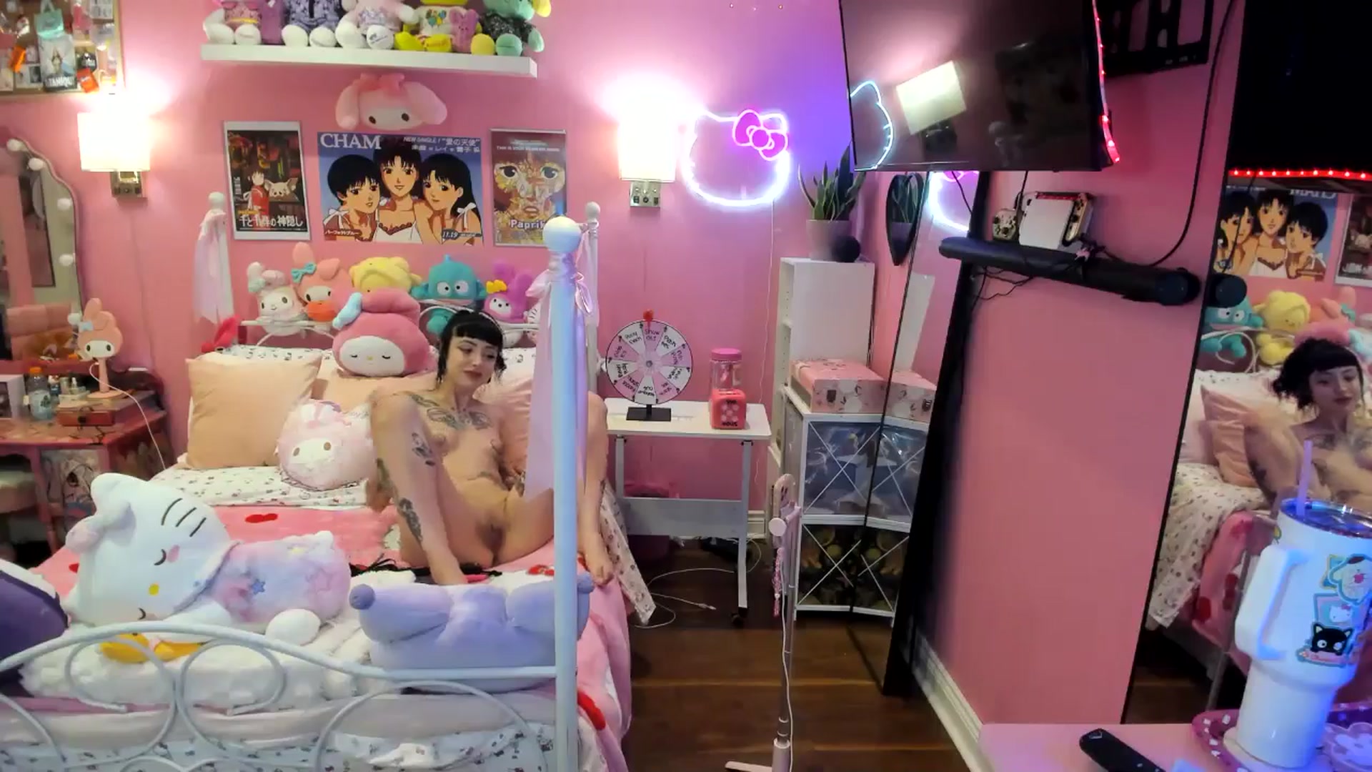 Gallery image thumbnail from lovesick's myfreecams stream on, 06/21/2025, 23:30 image 12 of 20
