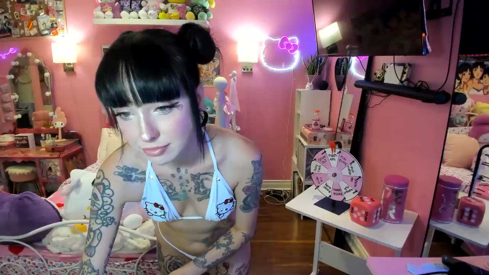 Gallery image thumbnail from lovesick's myfreecams stream on, 08/04/2025, 22:36 image 20 of 20