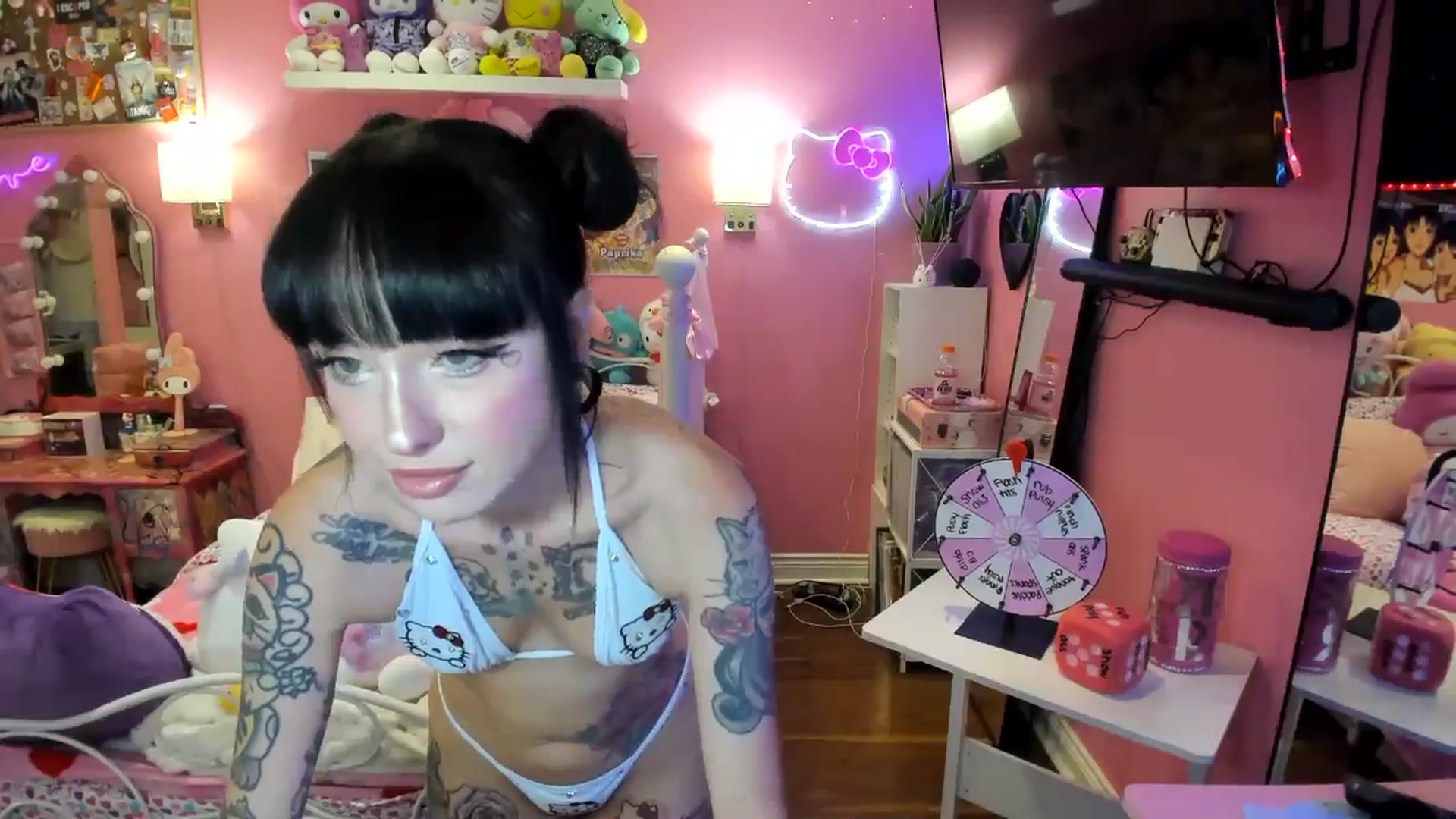 Gallery image thumbnail from lovesick's myfreecams stream on, 08/04/2025, 22:36 image 14 of 20