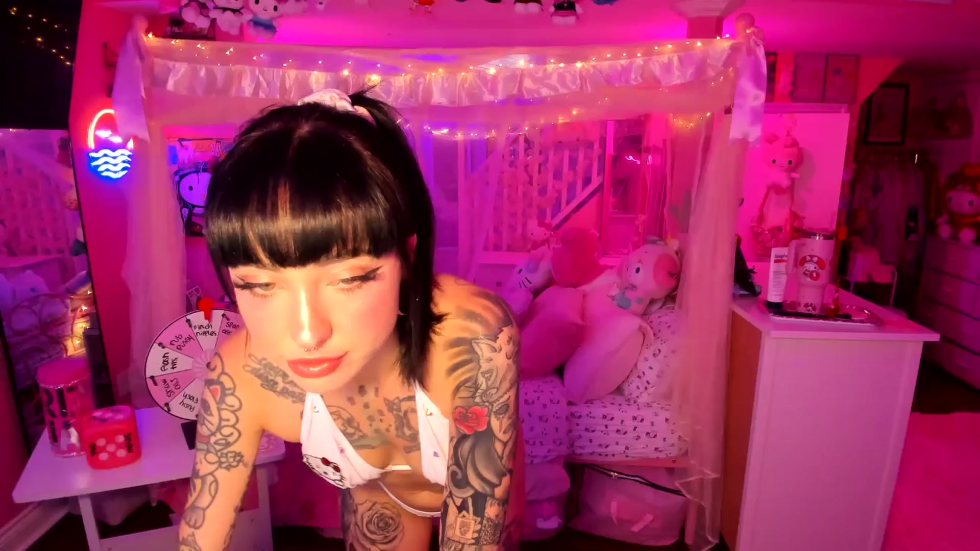 Gallery image thumbnail from lovesick's myfreecams stream on, 09/04/2025, 23:22 image 2 of 20