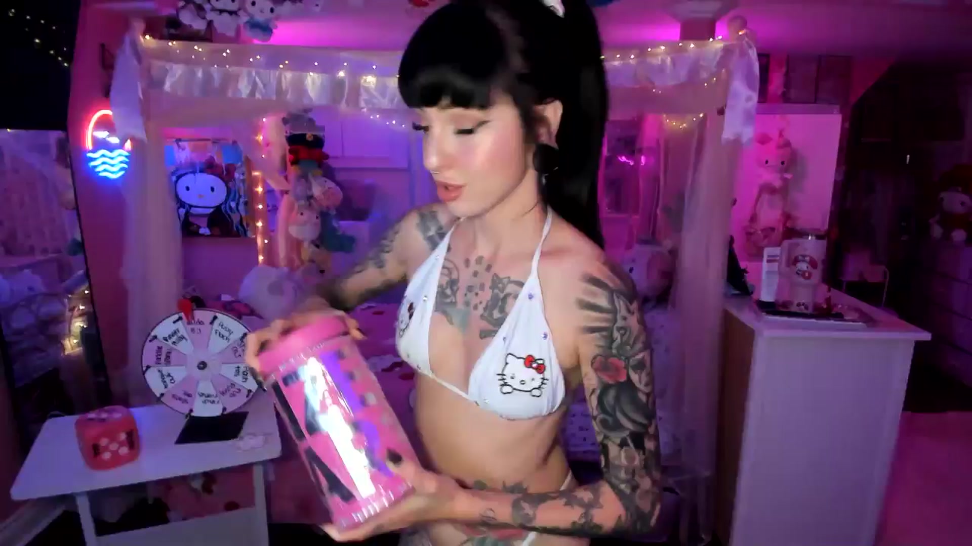 Gallery image thumbnail from lovesick's myfreecams stream on, 09/04/2025, 23:22 image 16 of 20