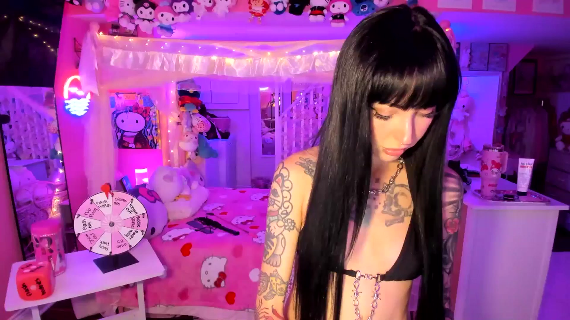 Gallery image thumbnail from lovesick's myfreecams stream on, 09/10/2025, 24:48 image 5 of 20