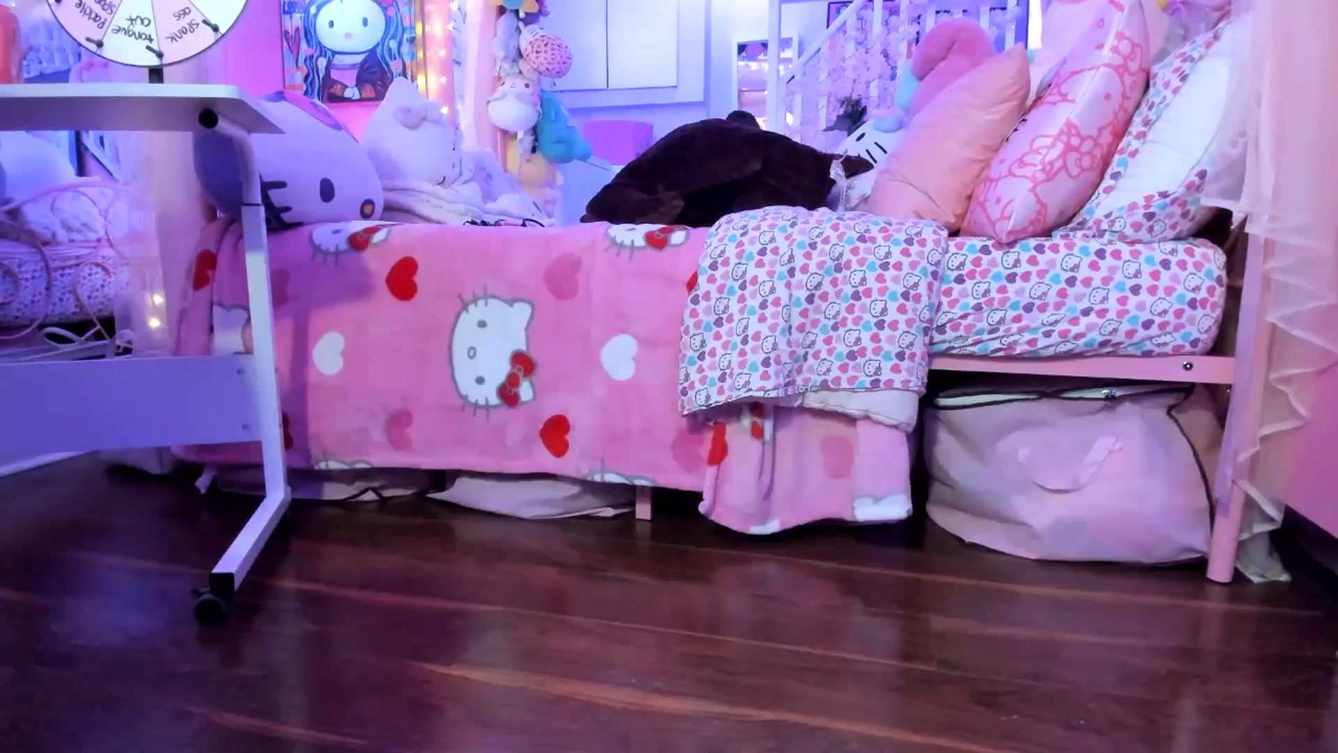 Gallery image thumbnail from lovesick's myfreecams stream on, 09/12/2025, 02:14 image 7 of 20