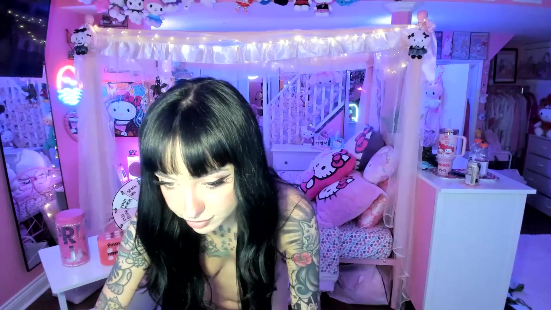 Gallery image thumbnail from lovesick's myfreecams stream on, 09/22/2025, 02:08 image 18 of 20