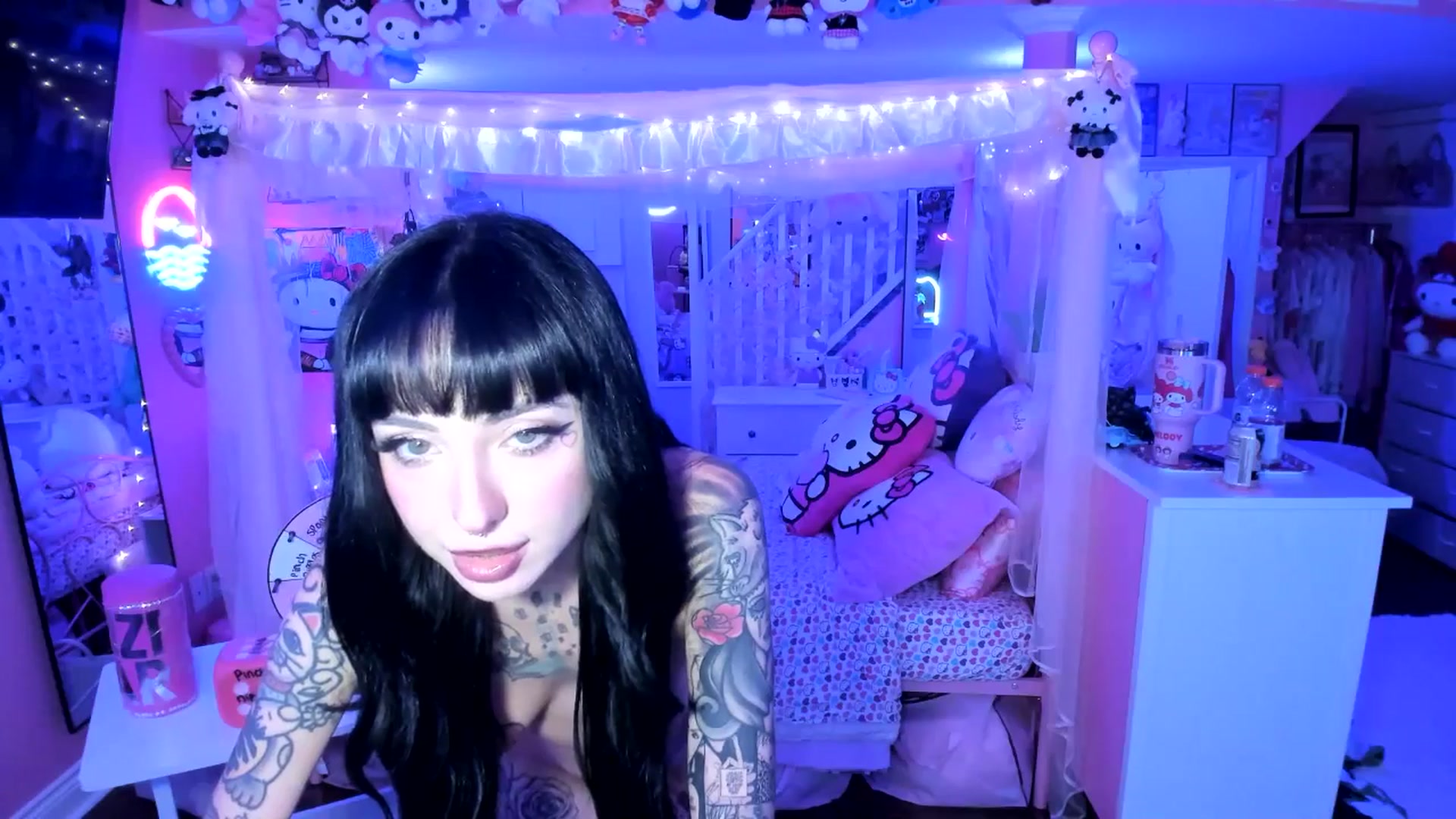 Gallery image thumbnail from lovesick's myfreecams stream on, 09/22/2025, 03:27 image 6 of 20