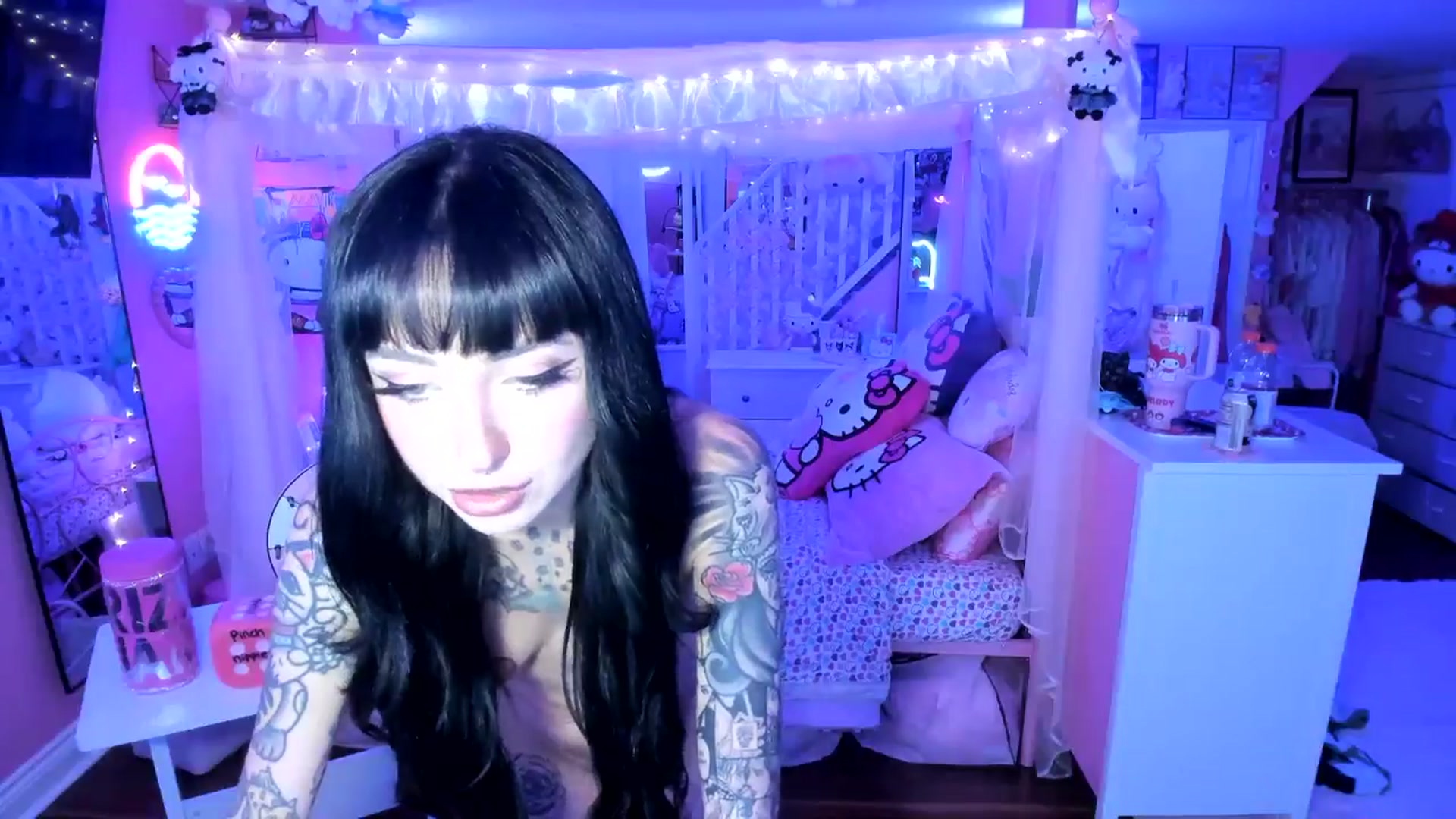 Gallery image thumbnail from lovesick's myfreecams stream on, 09/22/2025, 03:27 image 8 of 20